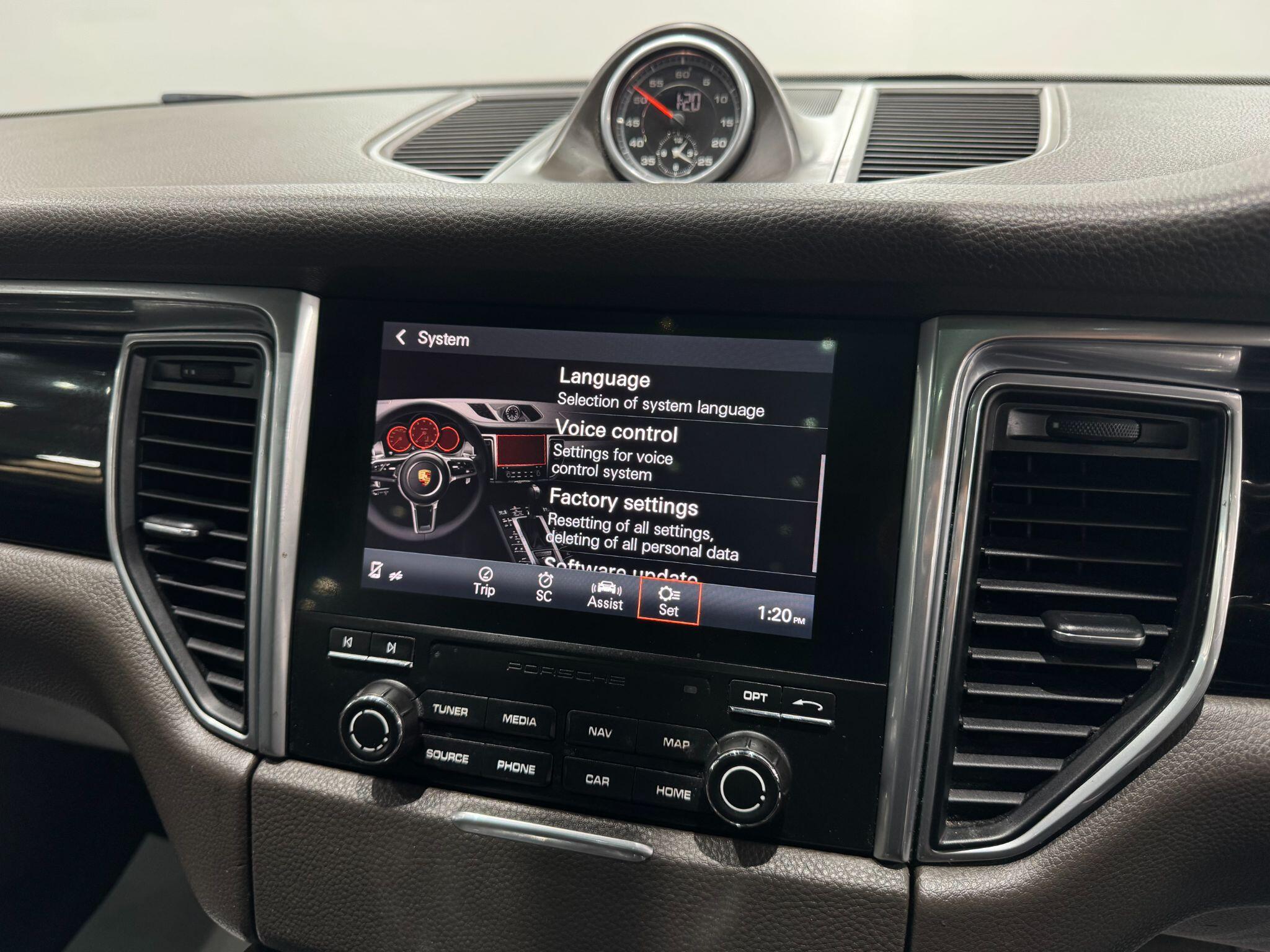 Porsche Macan view 40