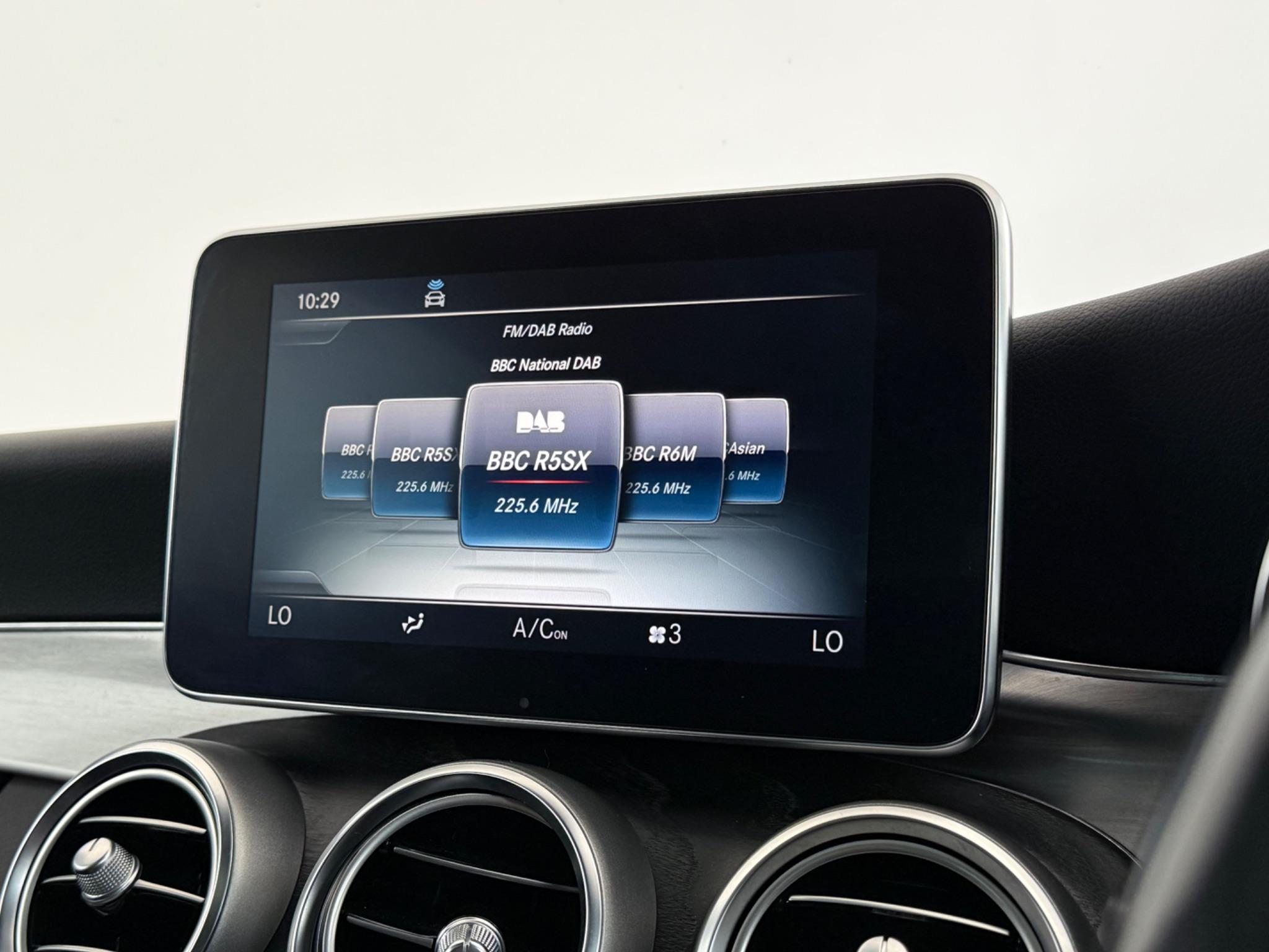 Mercedes-Benz C-Class view 24