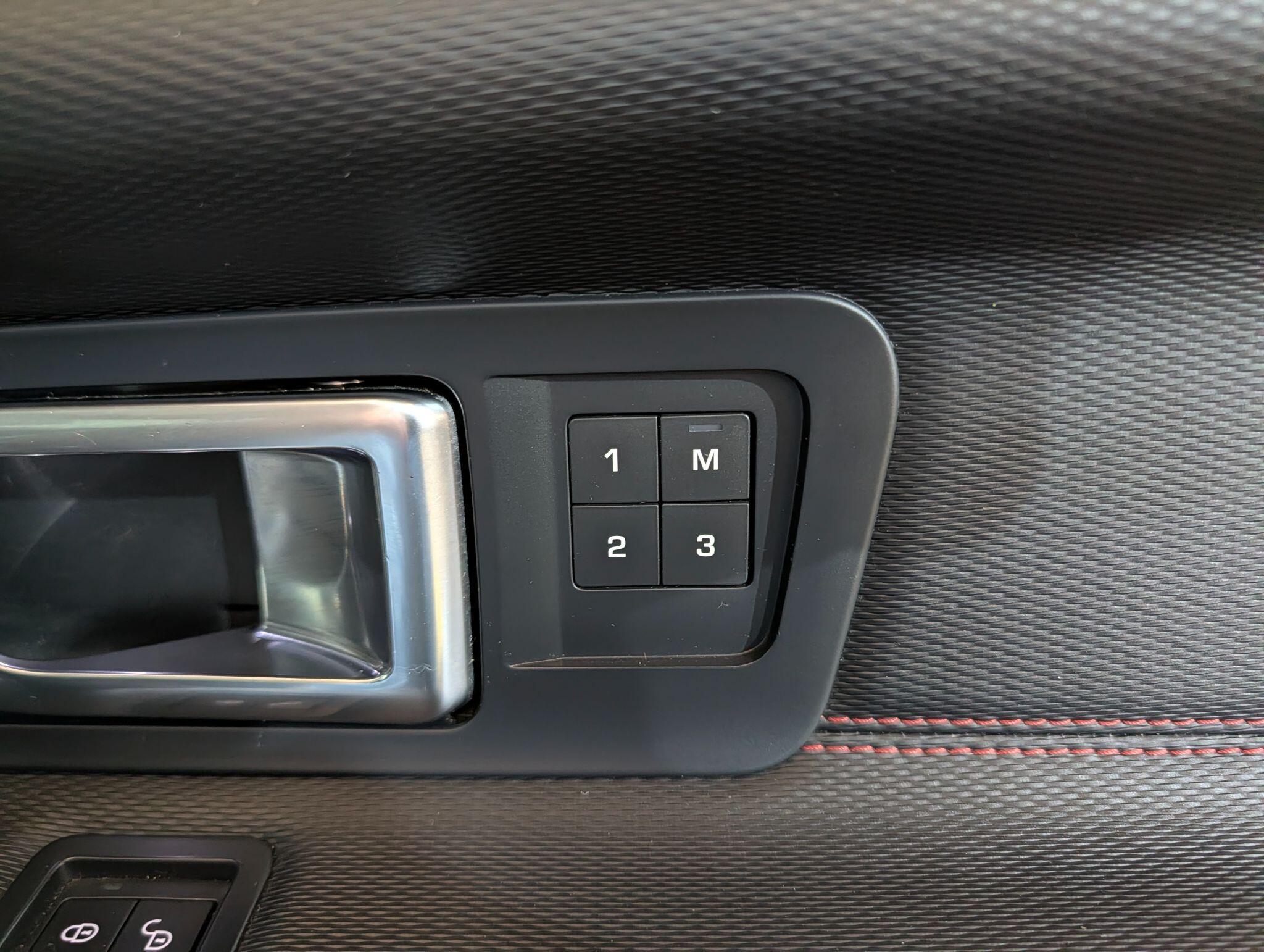 Land Rover Discovery Sport view 36