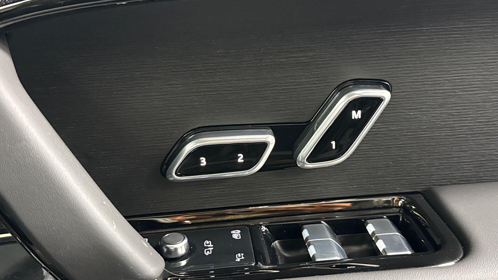 Land Rover Range Rover Sport view 27
