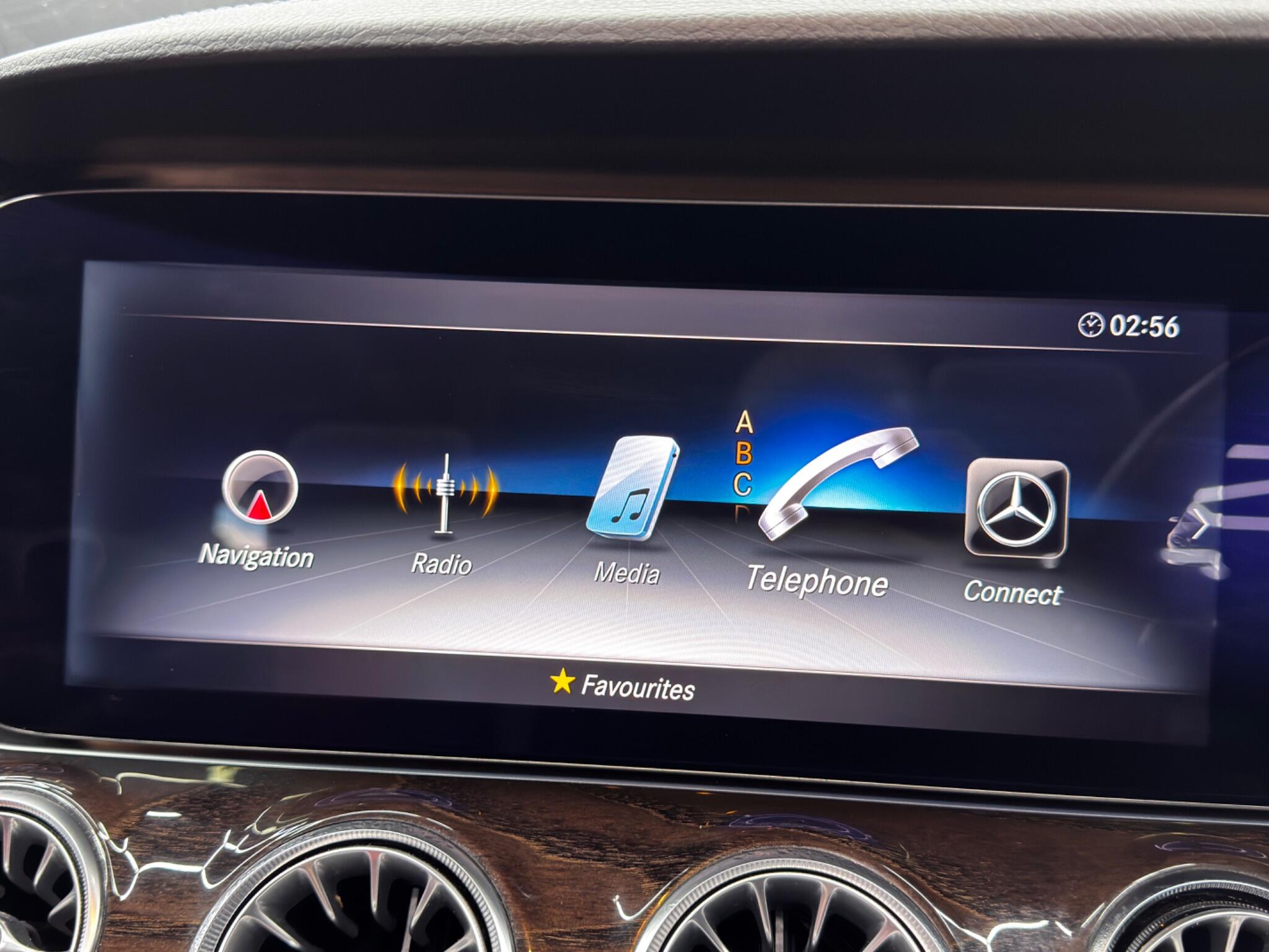 Mercedes-Benz E-Class view 31