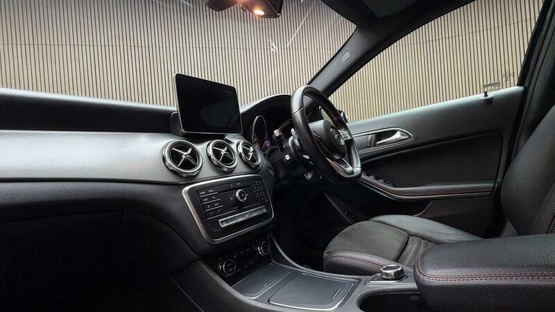 Mercedes-Benz GLA view 10