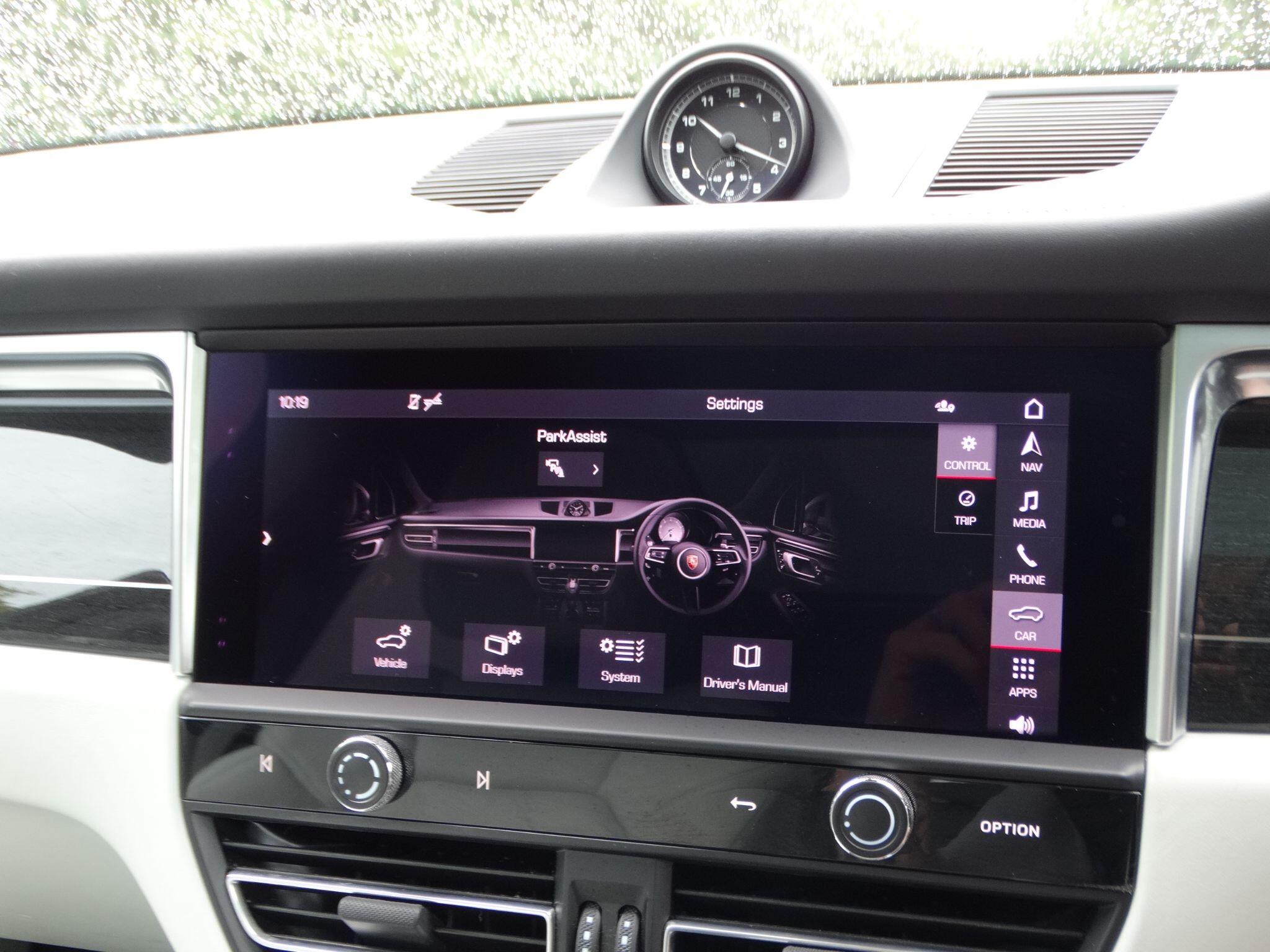 Porsche Macan view 29