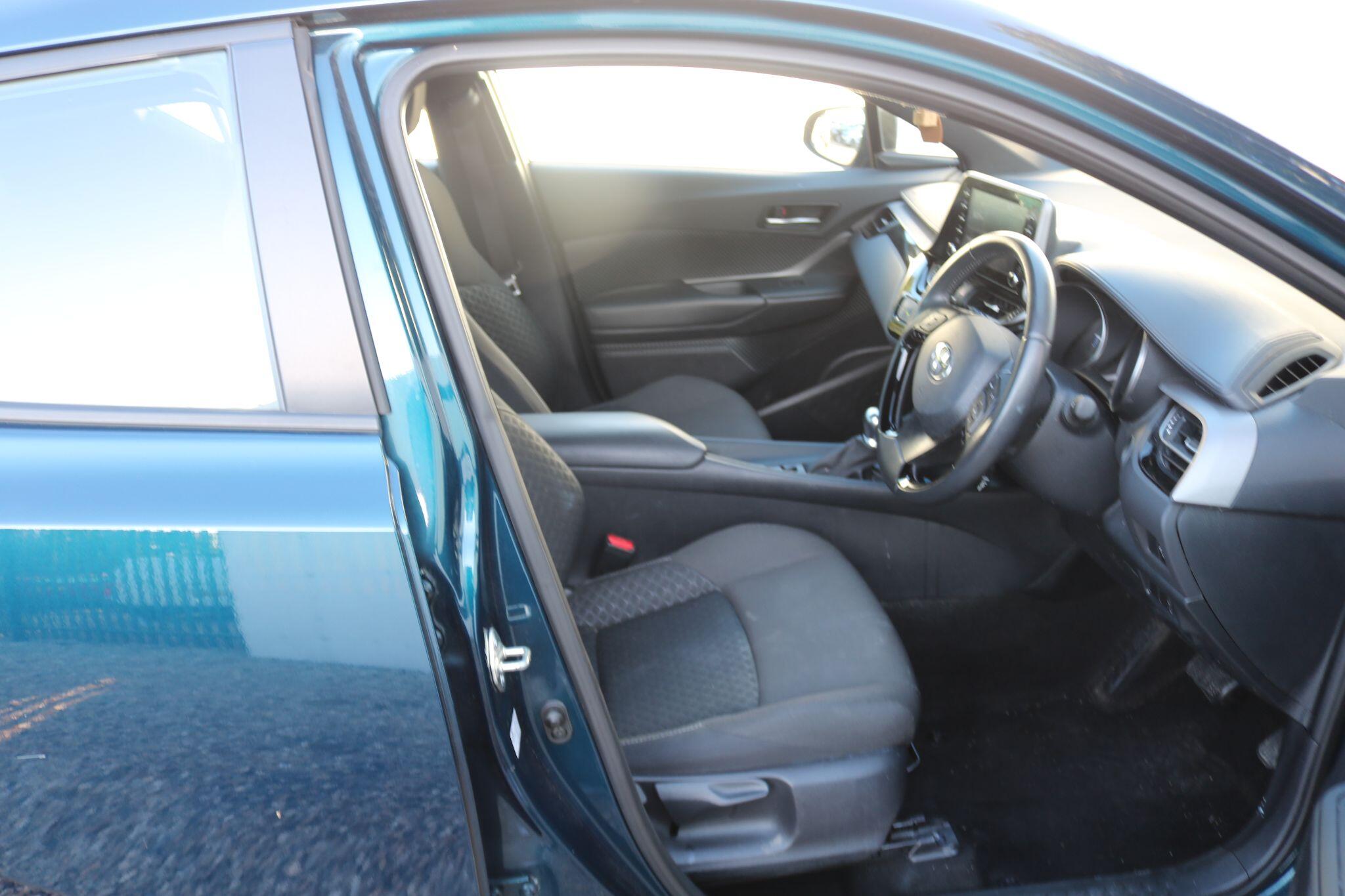 Toyota C-HR view 19
