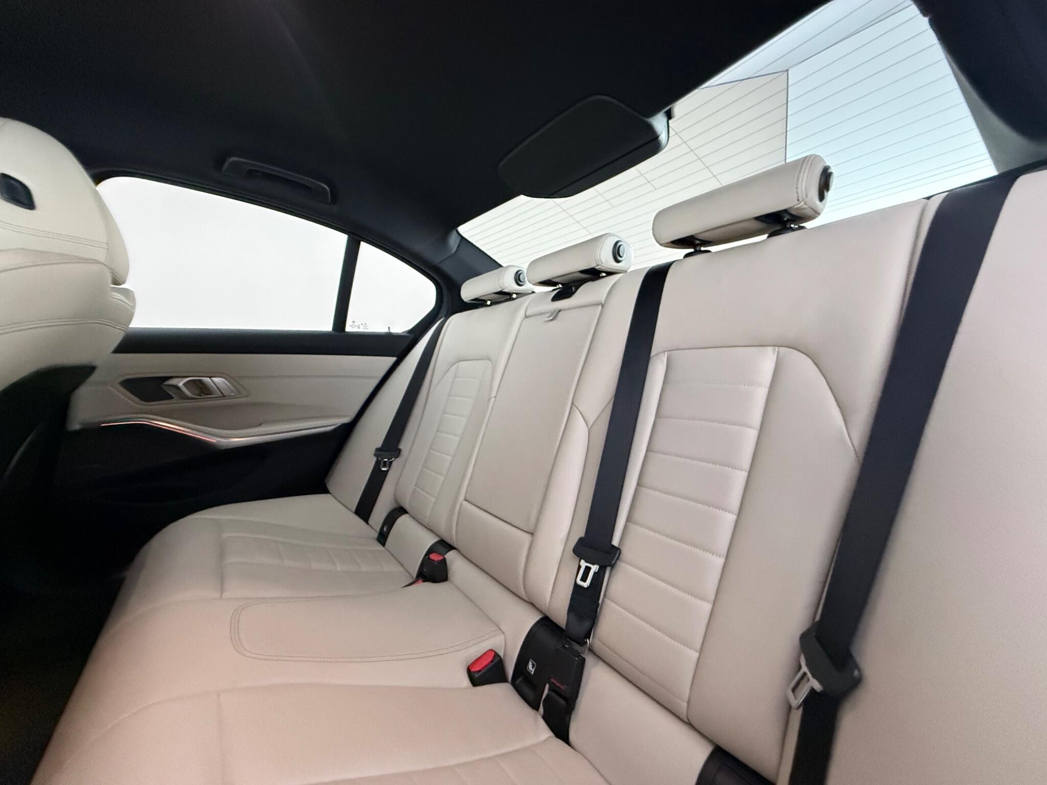 BMW 3 Series view 38