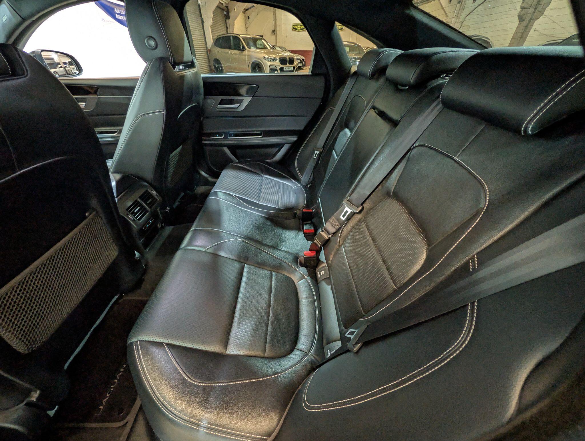 Jaguar XF view 66