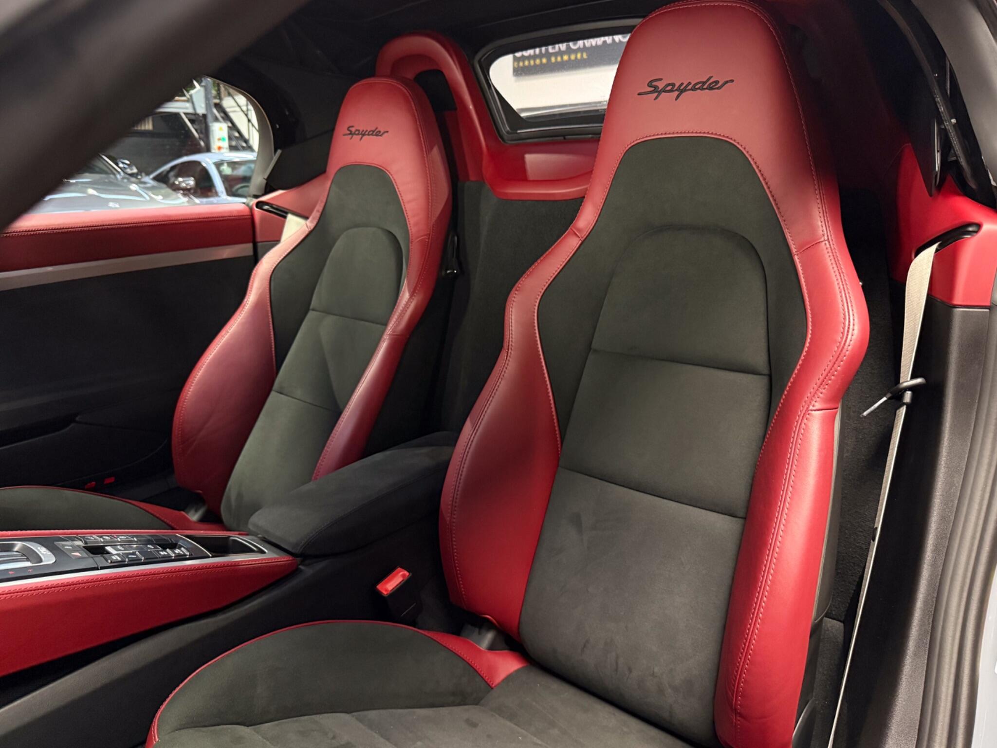 Porsche 718 Spyder view 25