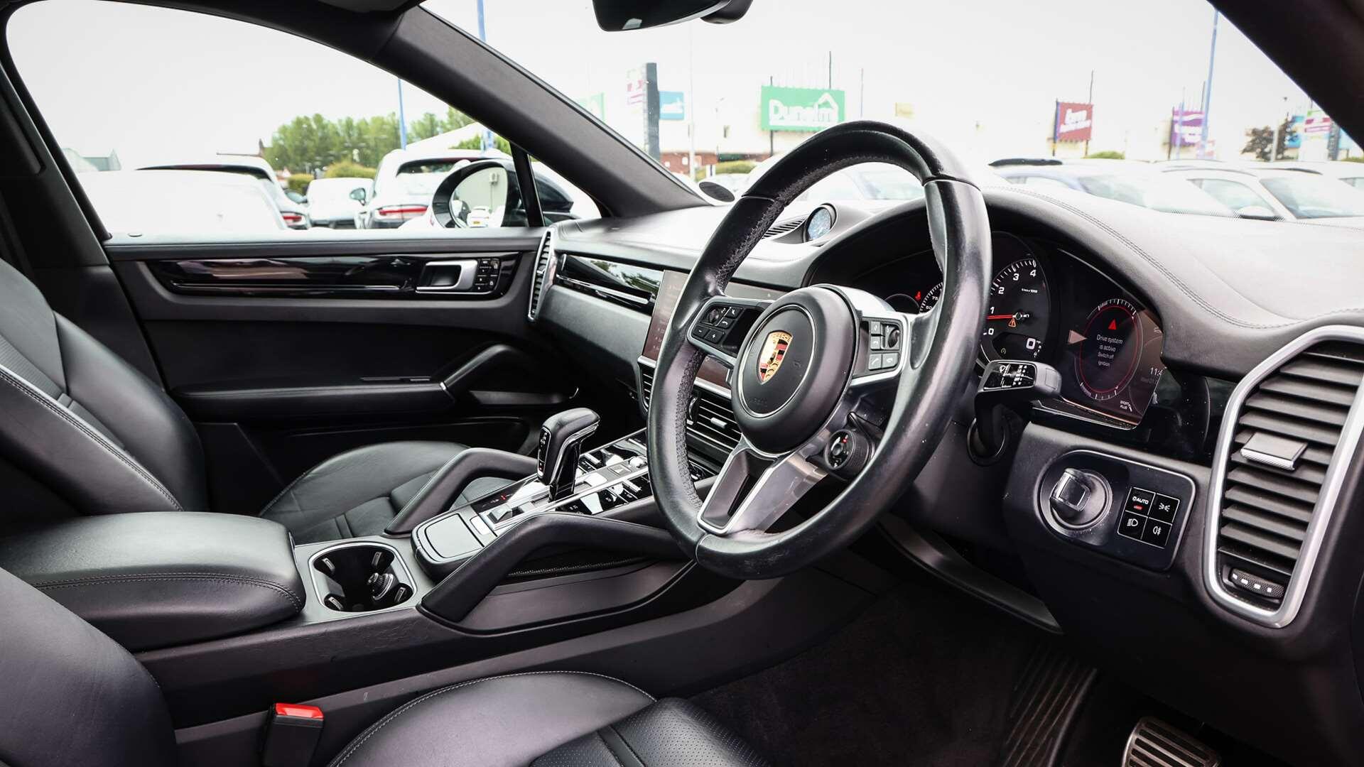 Porsche Cayenne view 12