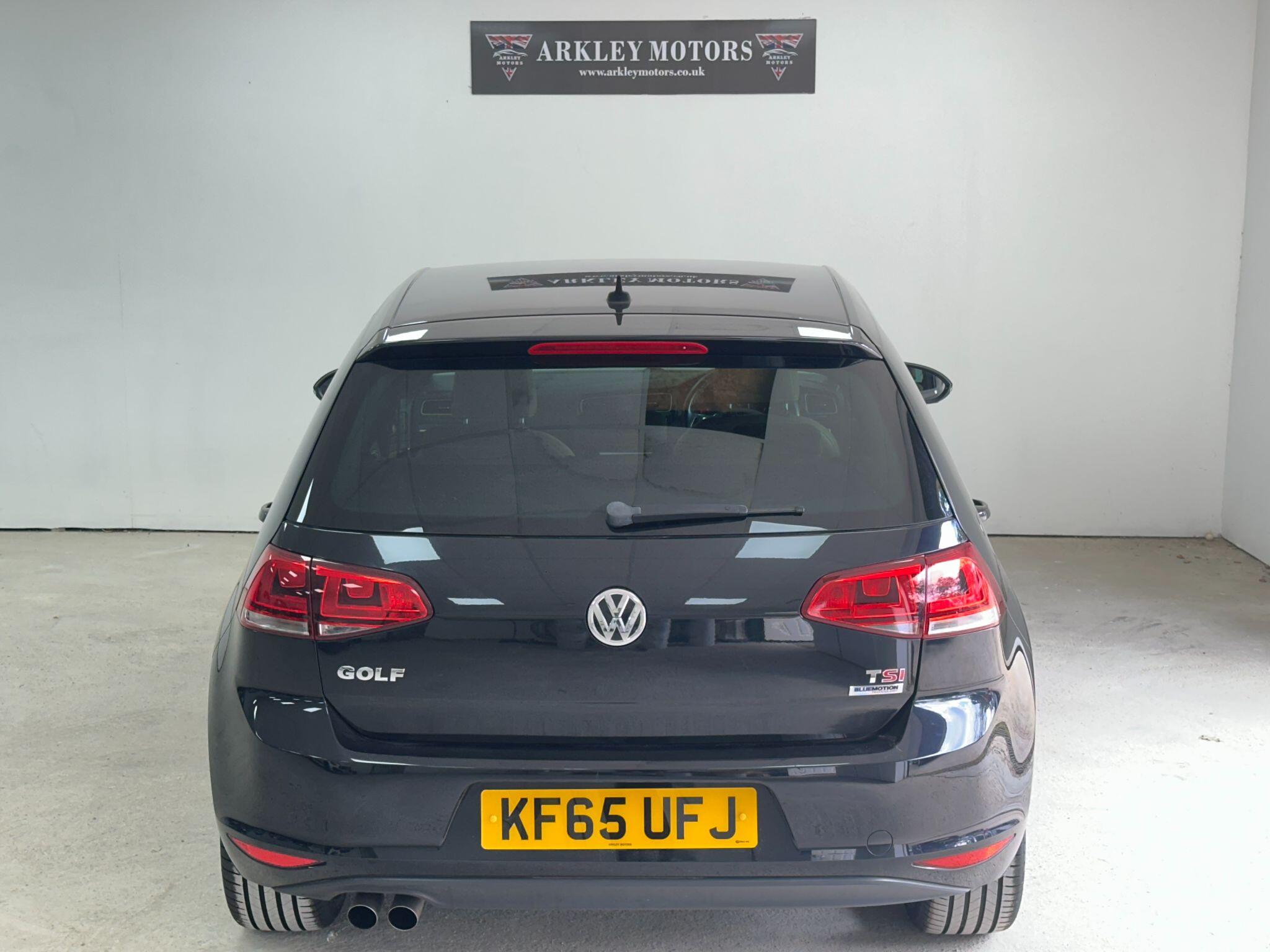 2015 Volkswagen Golf image 14