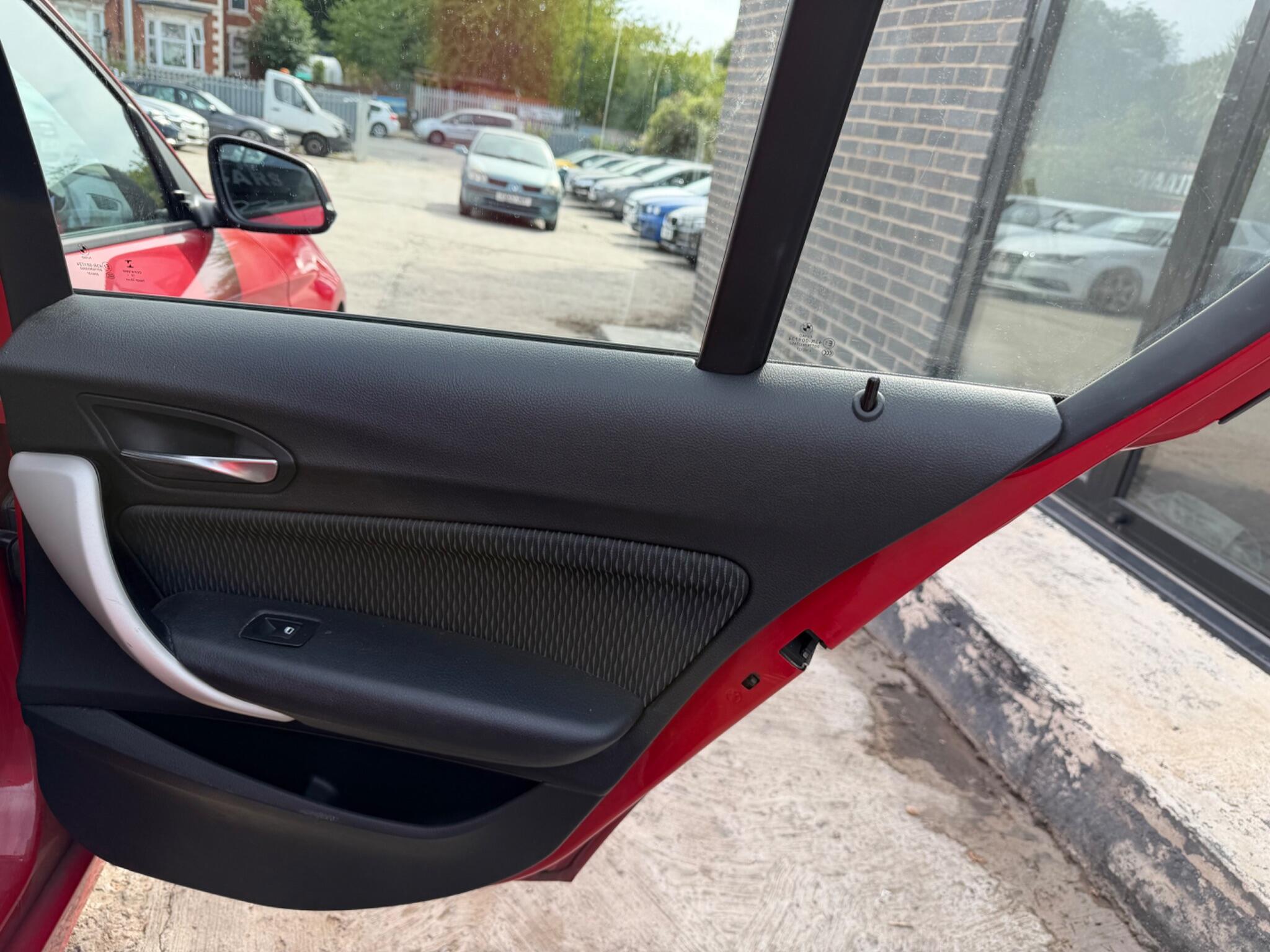BMW 1 Series view 37