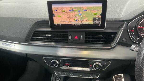 Audi Q5 view 11