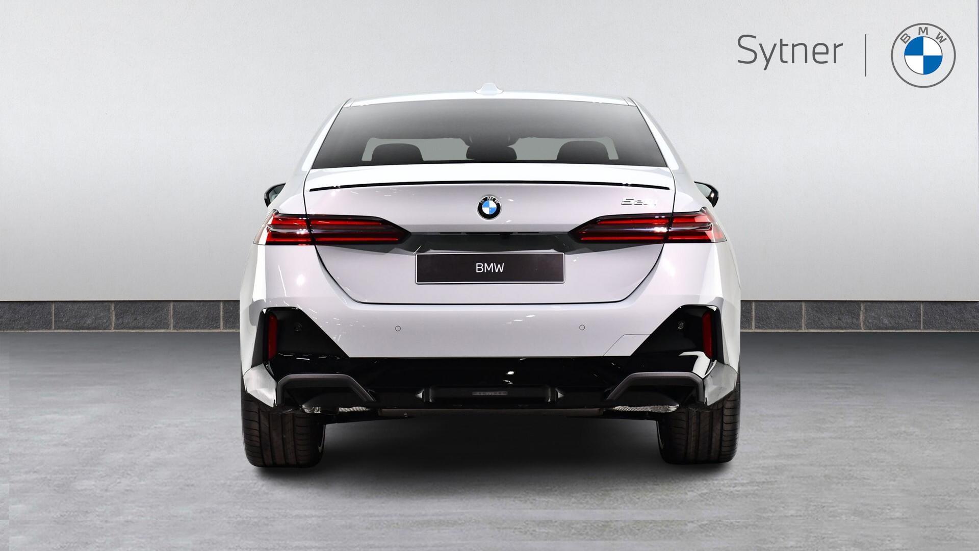 BMW 5 Series view 15