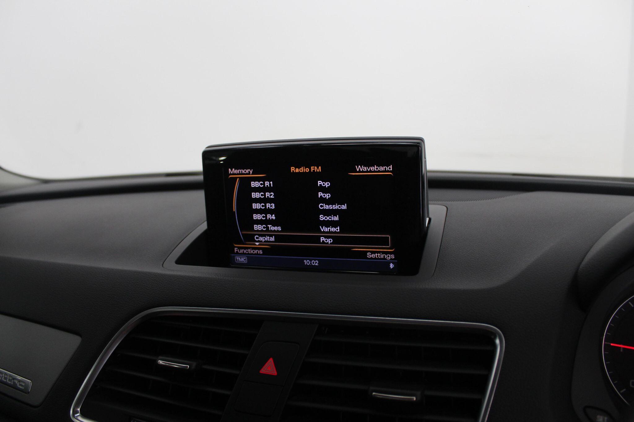 Audi Q3 view 33