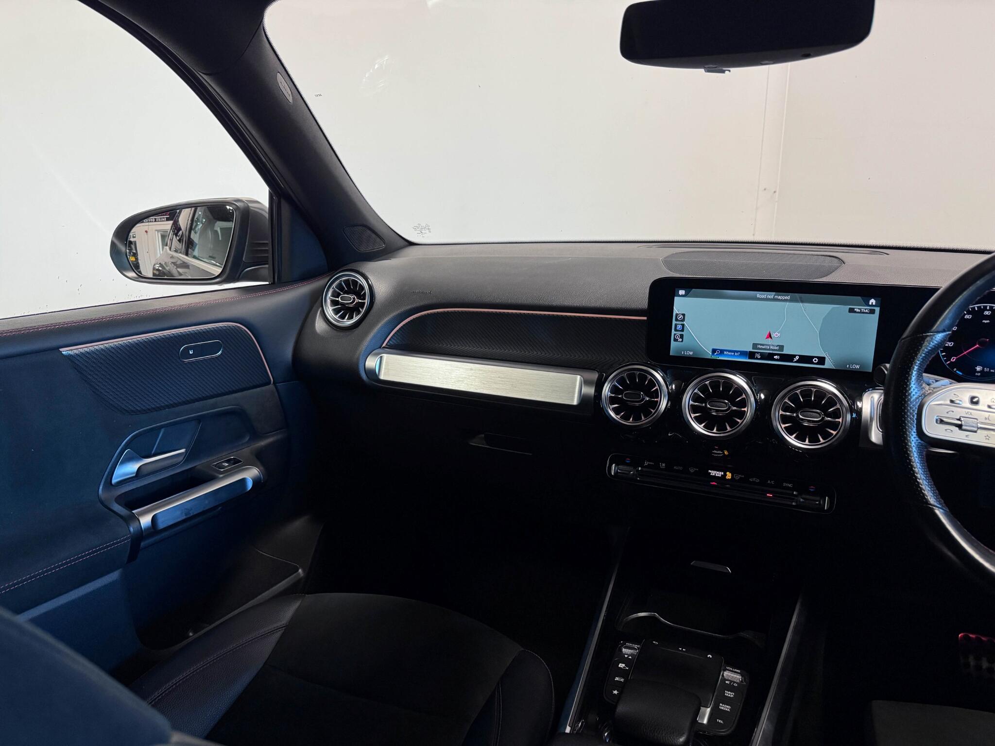Mercedes-Benz GLB view 26