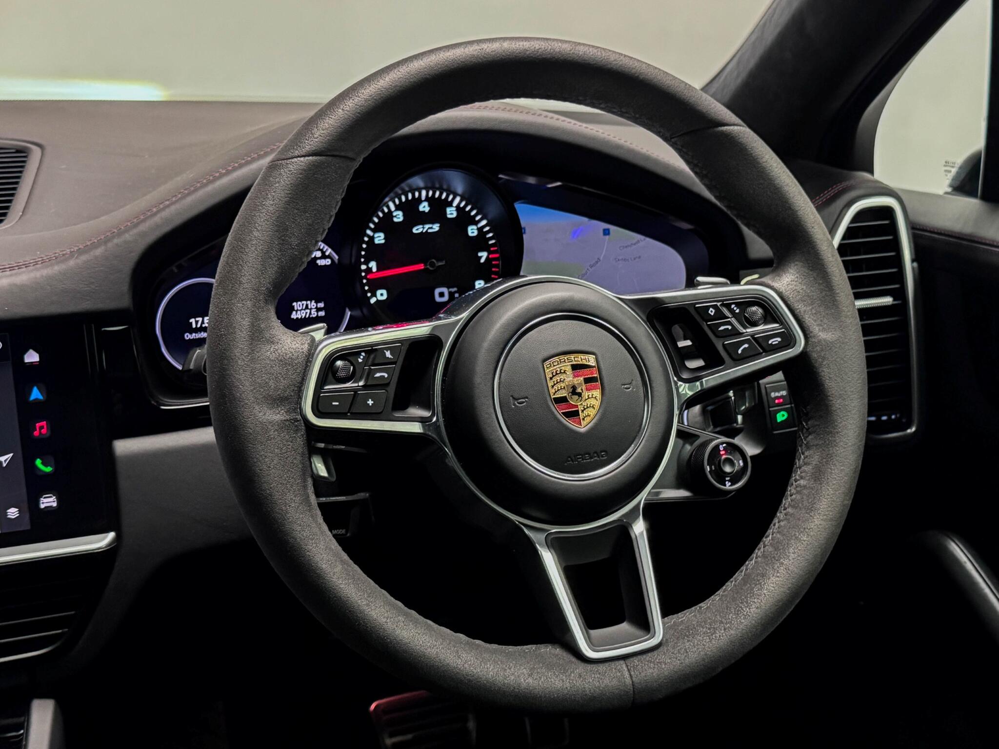 Porsche Cayenne view 37