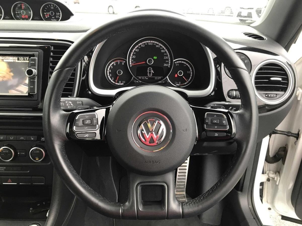 Volkswagen Beetle view 16