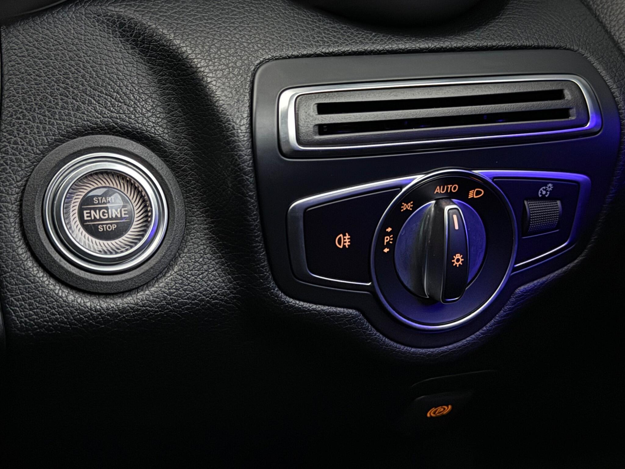 Mercedes-Benz C-Class view 17