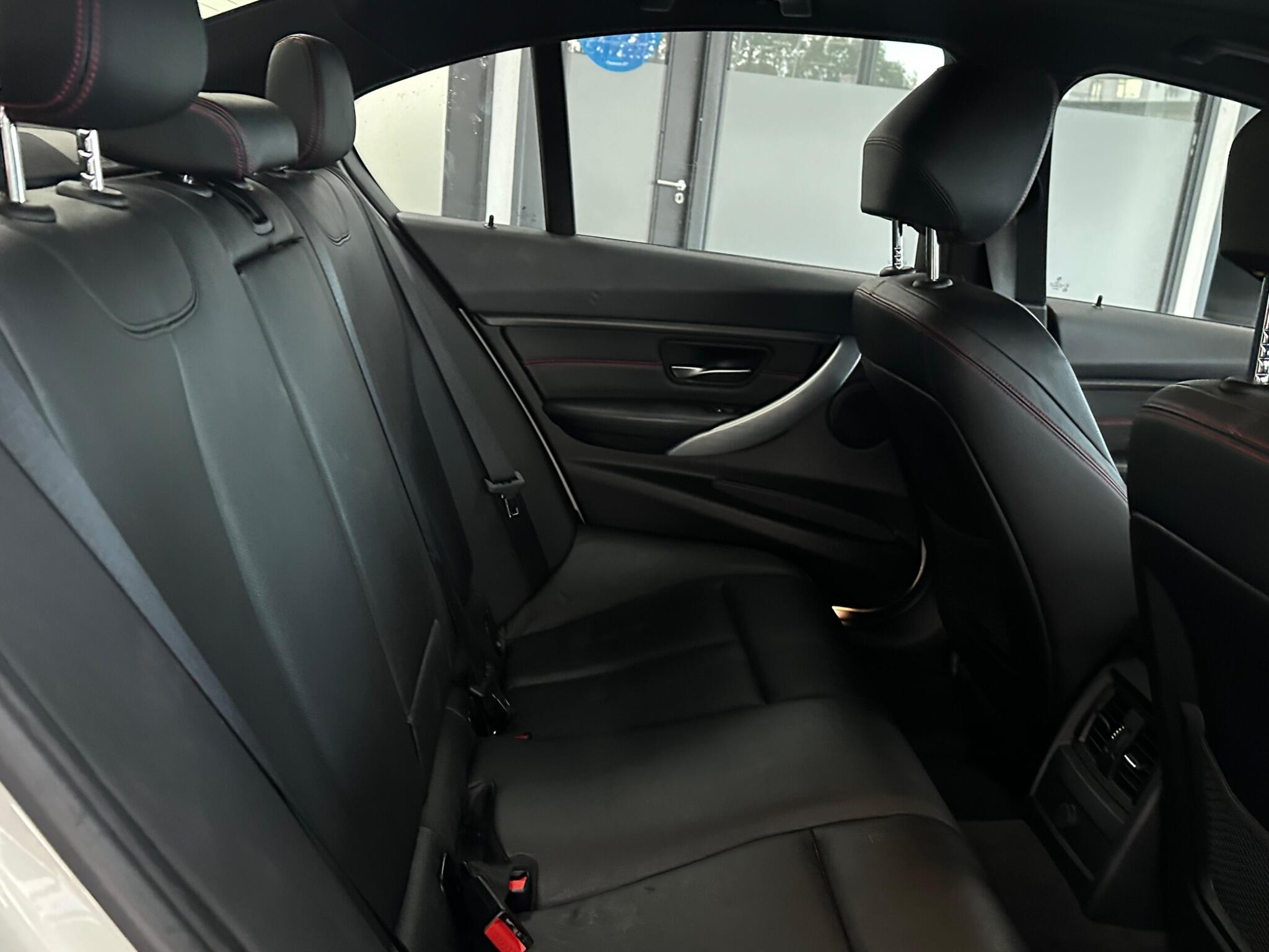 BMW 3 Series view 23