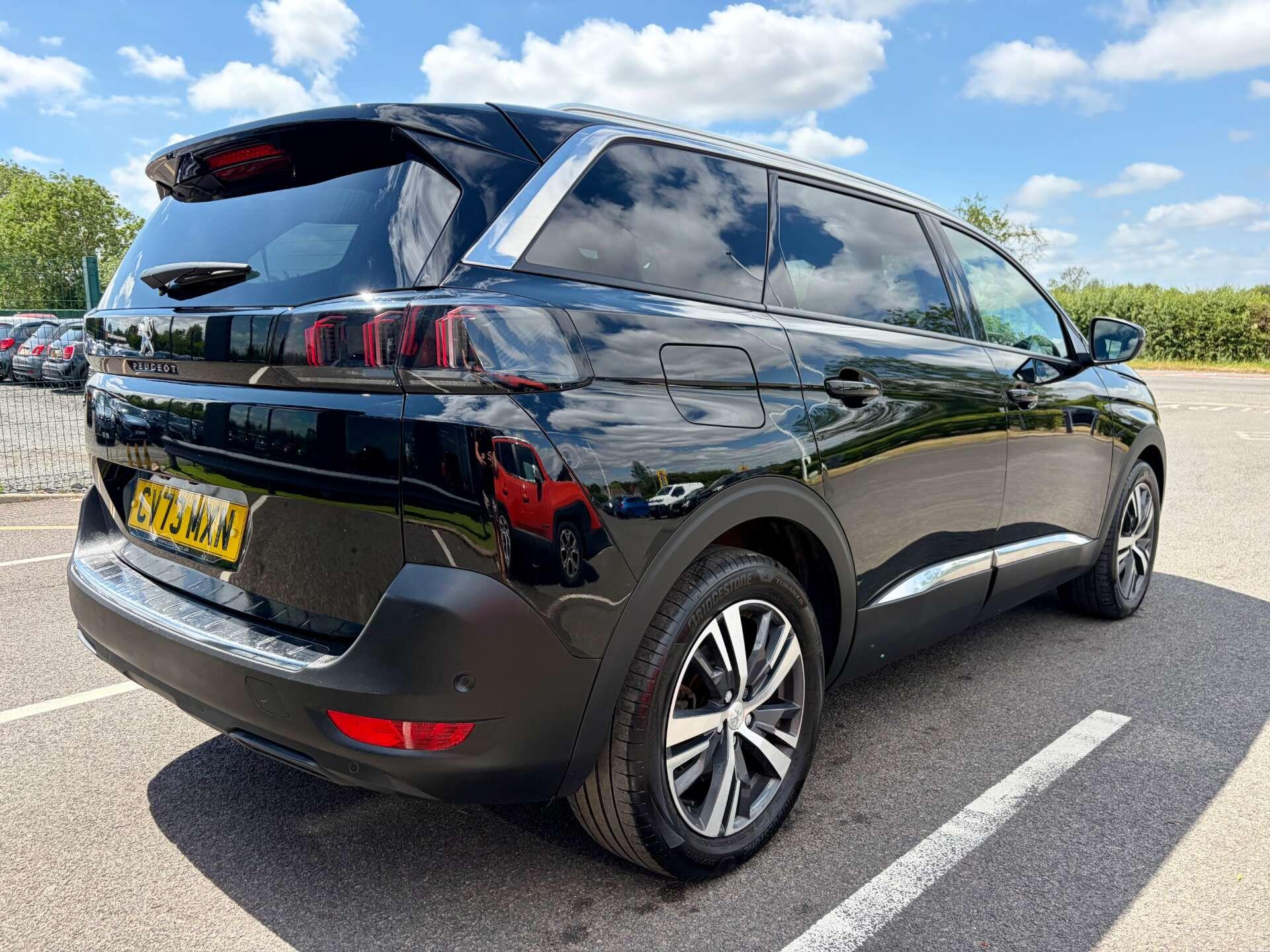 Peugeot 5008 view 8