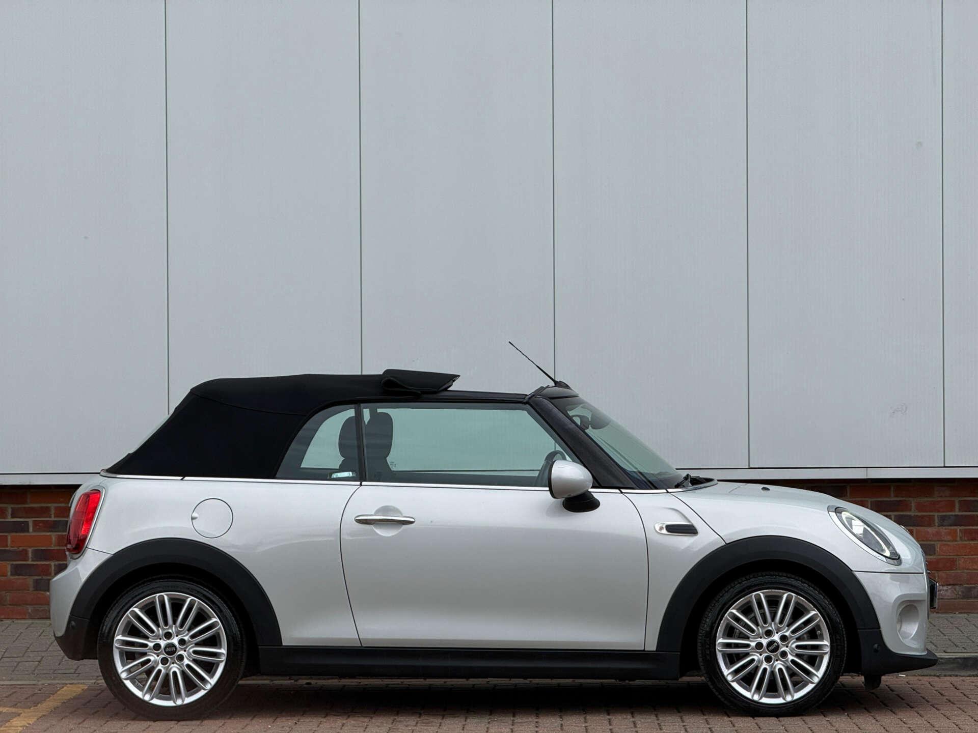 Mini Convertible view 9