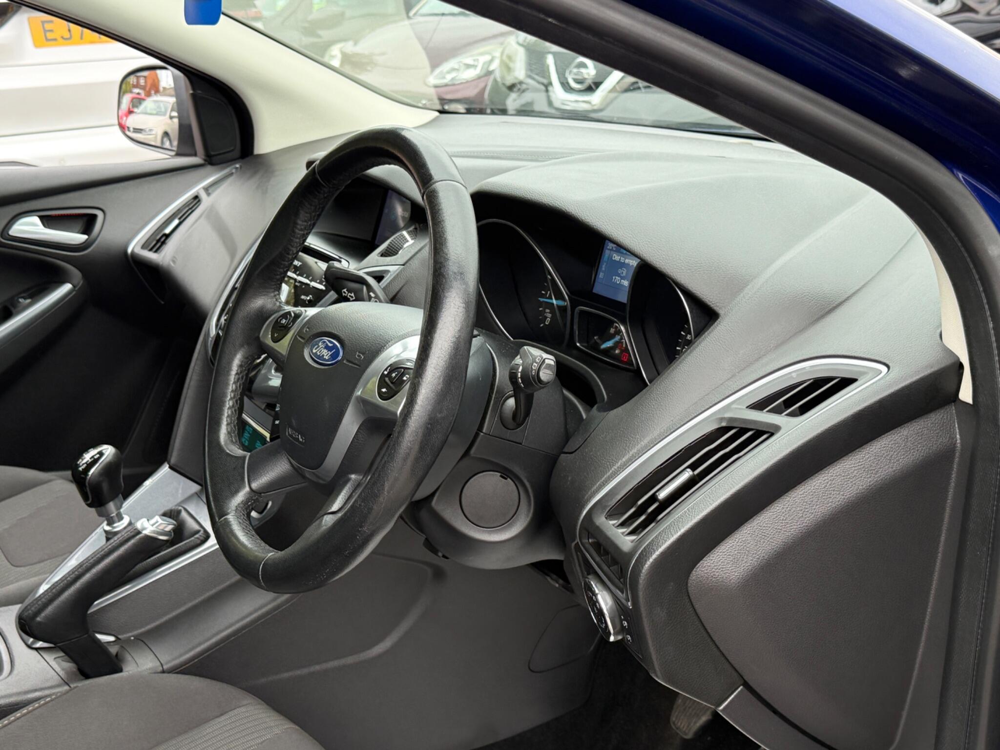 Ford Focus - Image 34