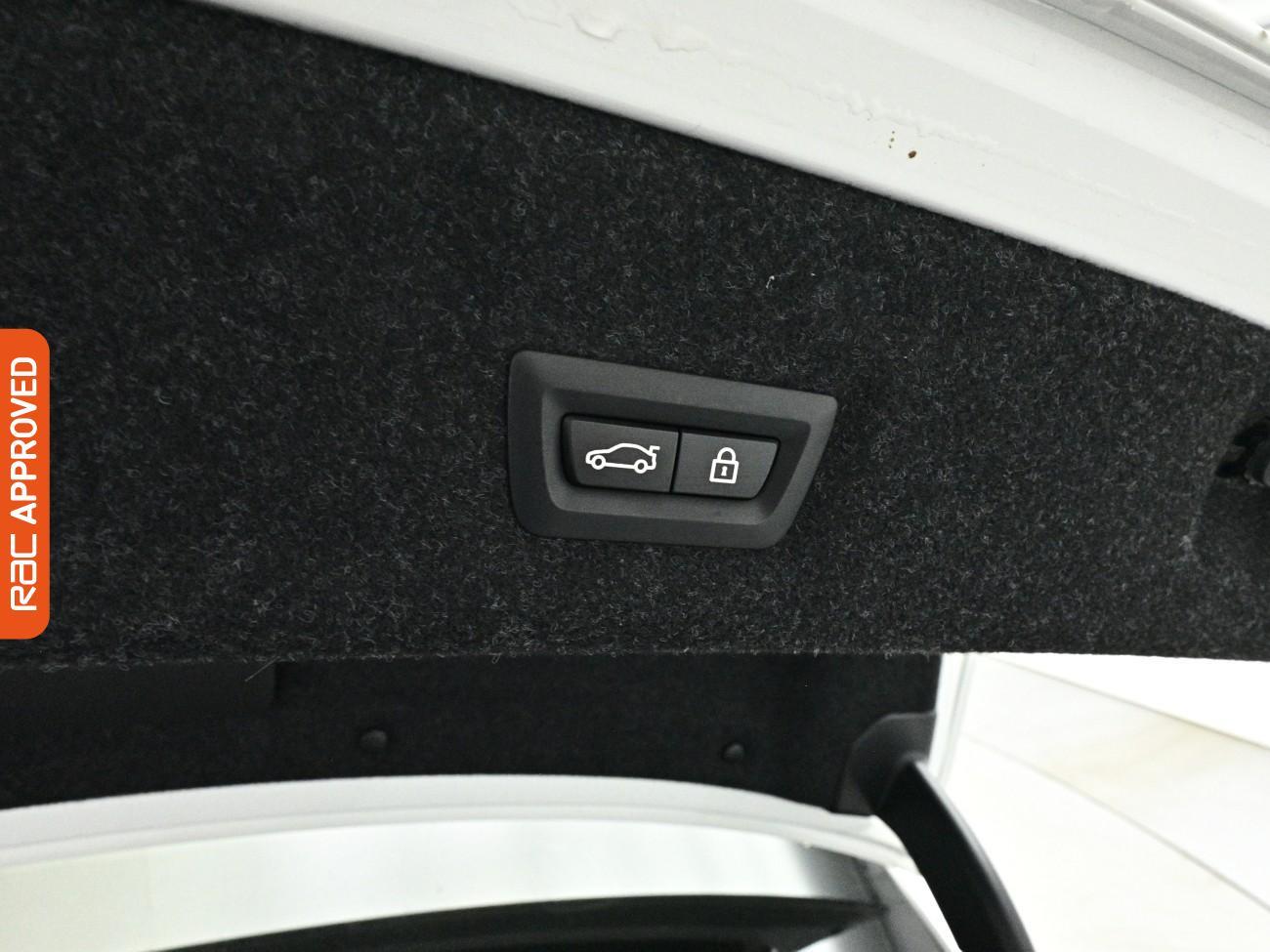 BMW 3 Series view 28