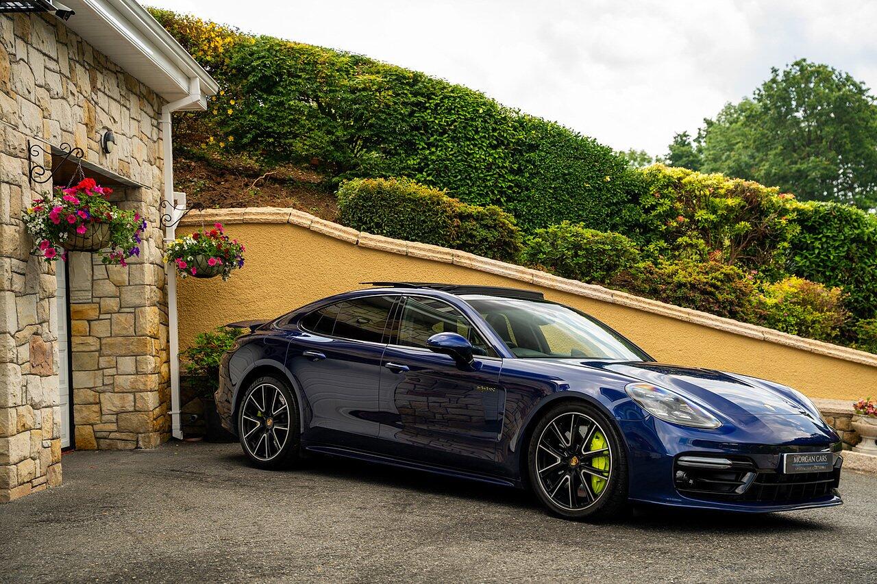Porsche Panamera view 40