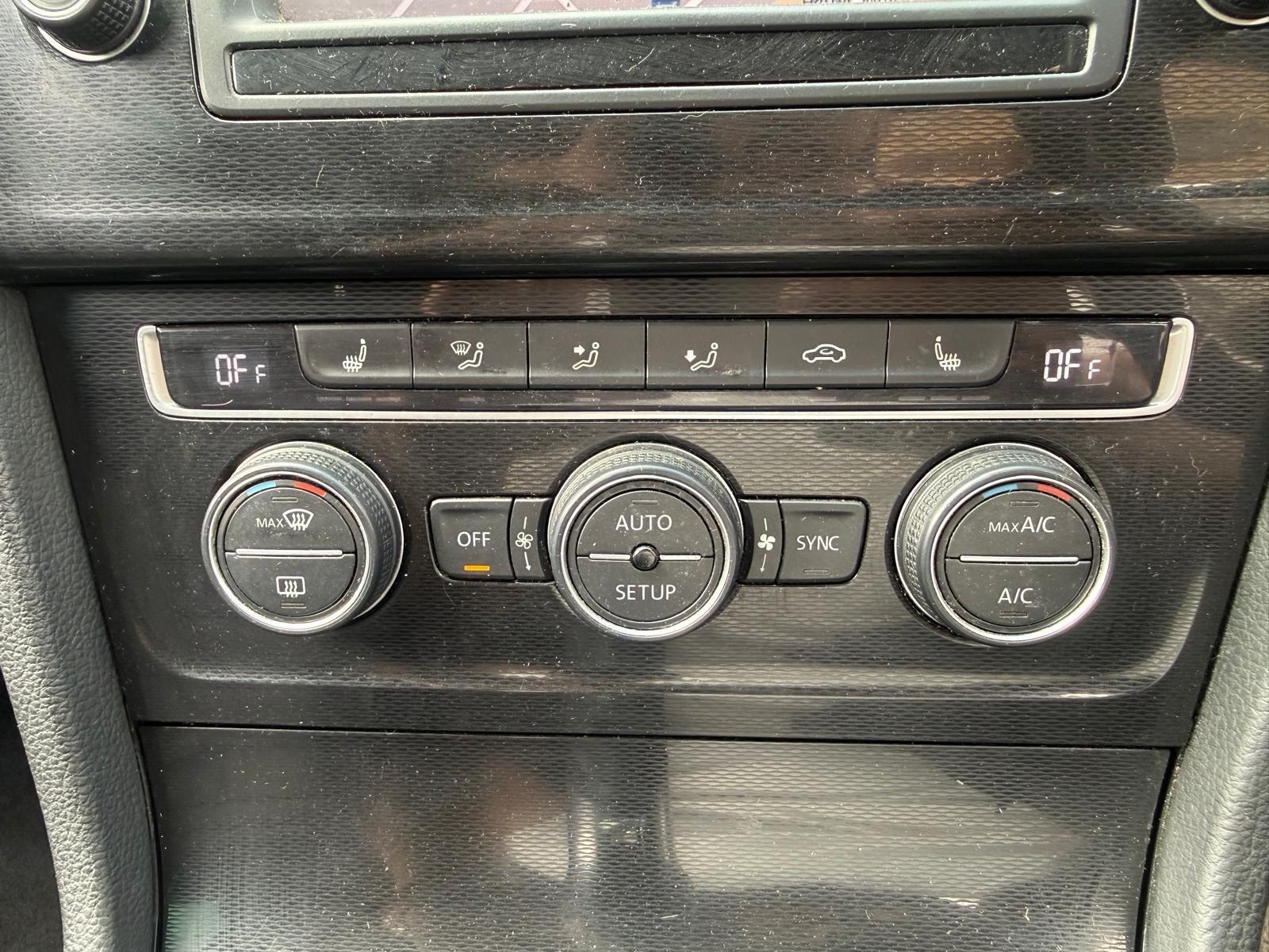 Volkswagen Golf view 21