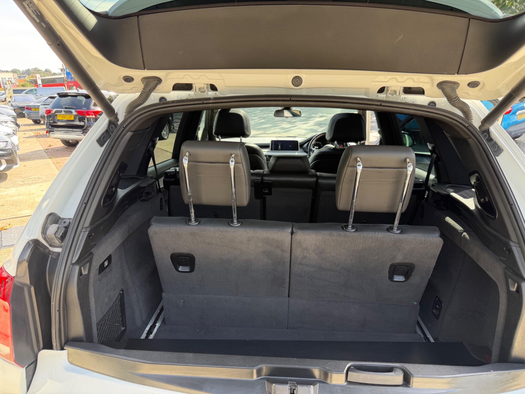 BMW X5 view 13