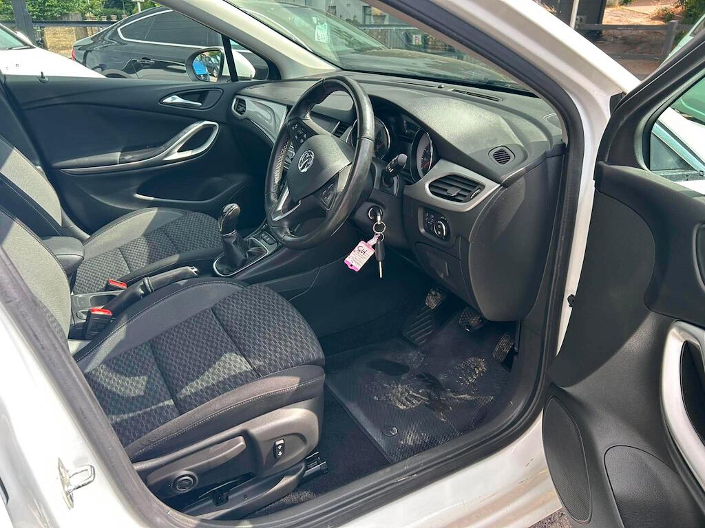 Vauxhall Astra view 8
