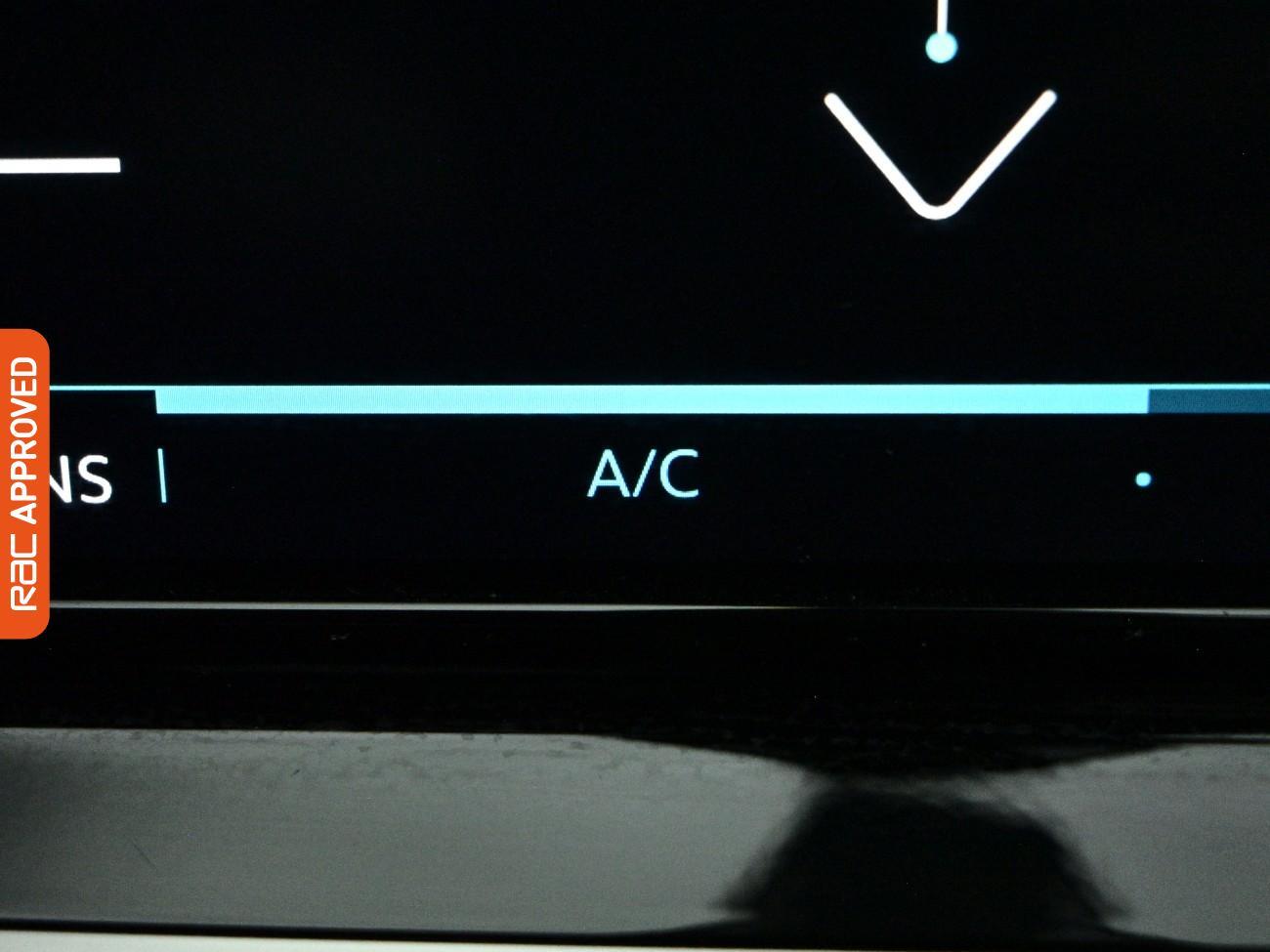 Peugeot e-2008 view 19