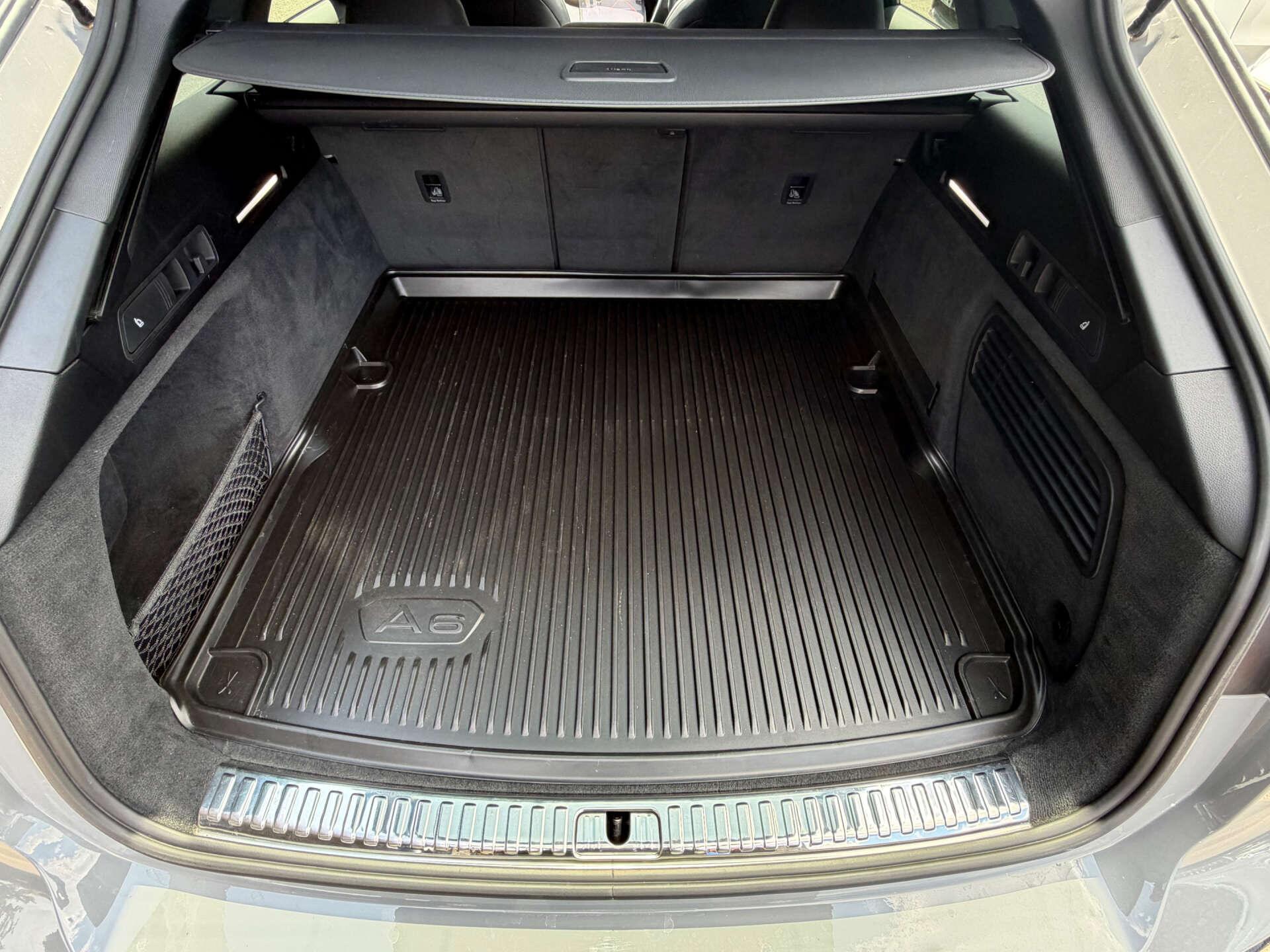 Audi RS6 Avant view 14