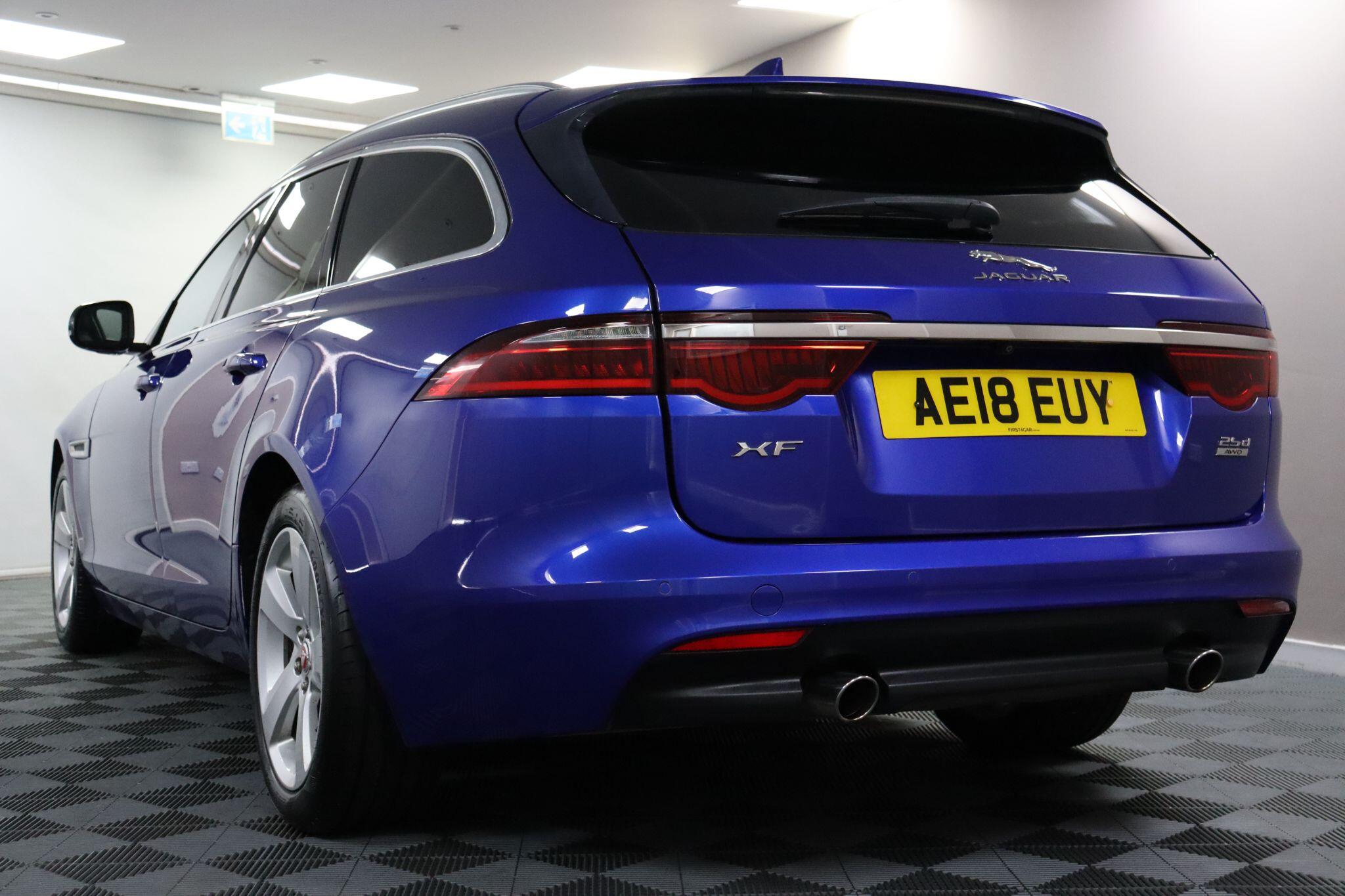 Jaguar XF view 29