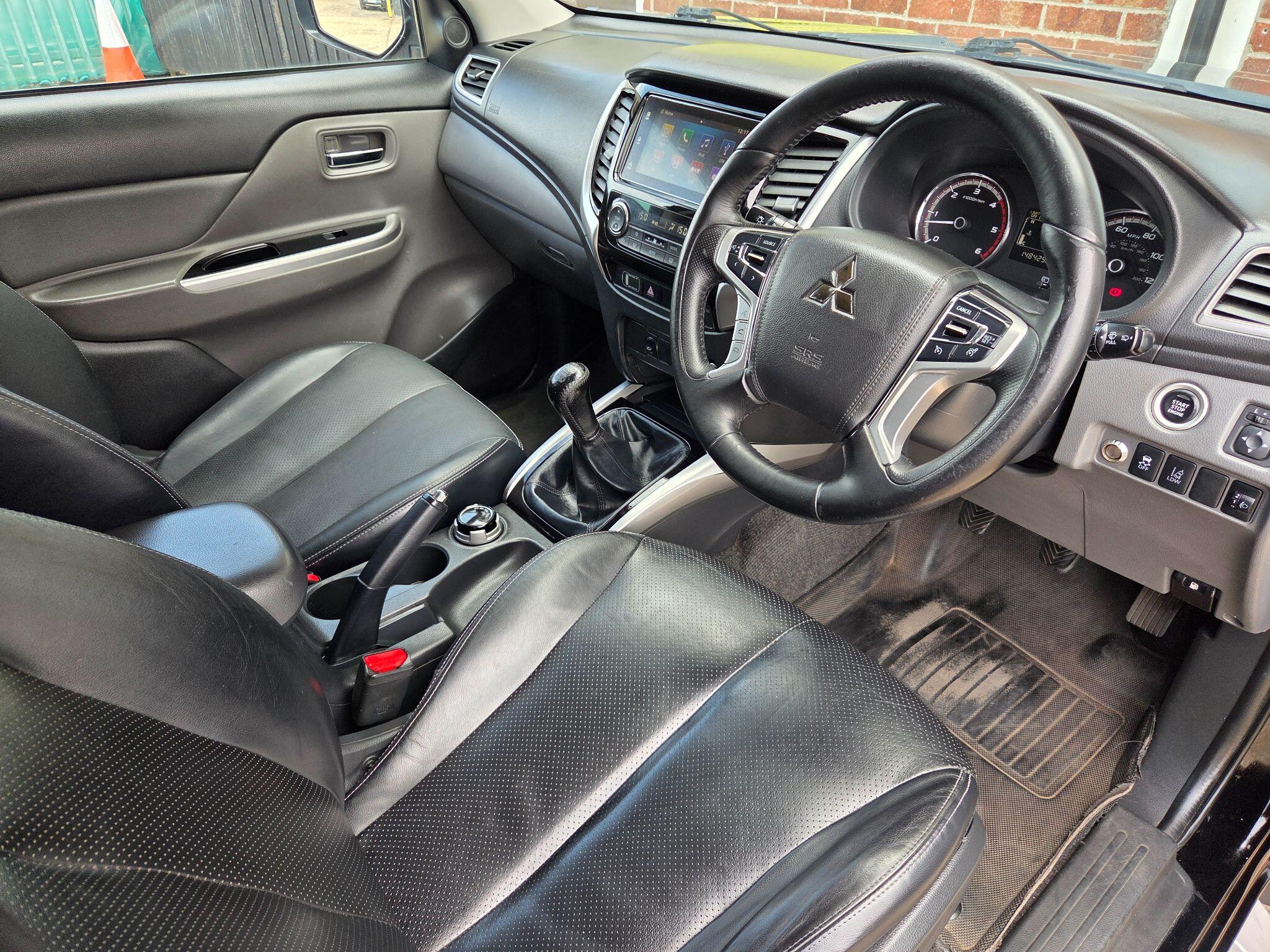 Mitsubishi L200 view 12