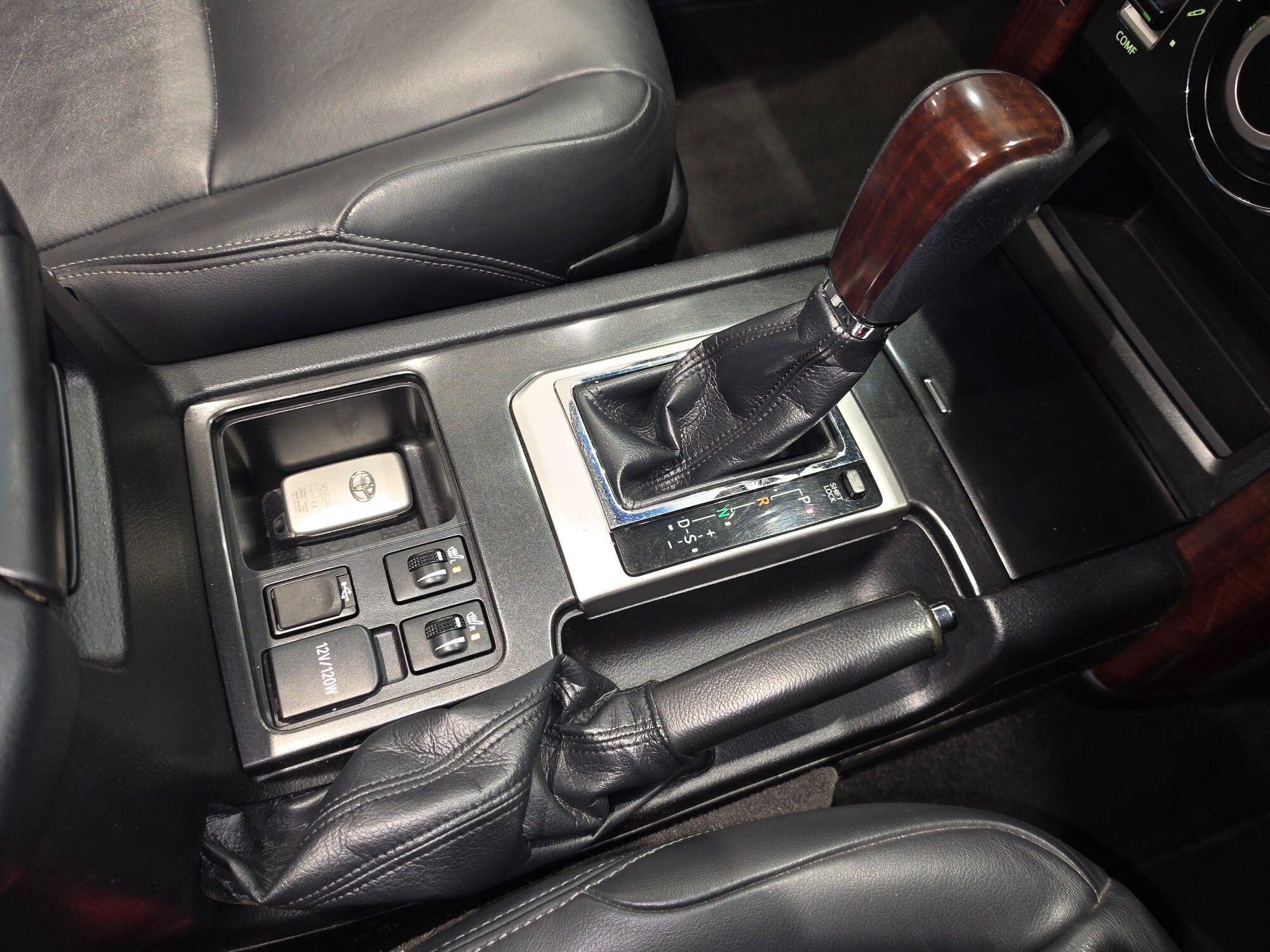 Toyota Land Cruiser view 38