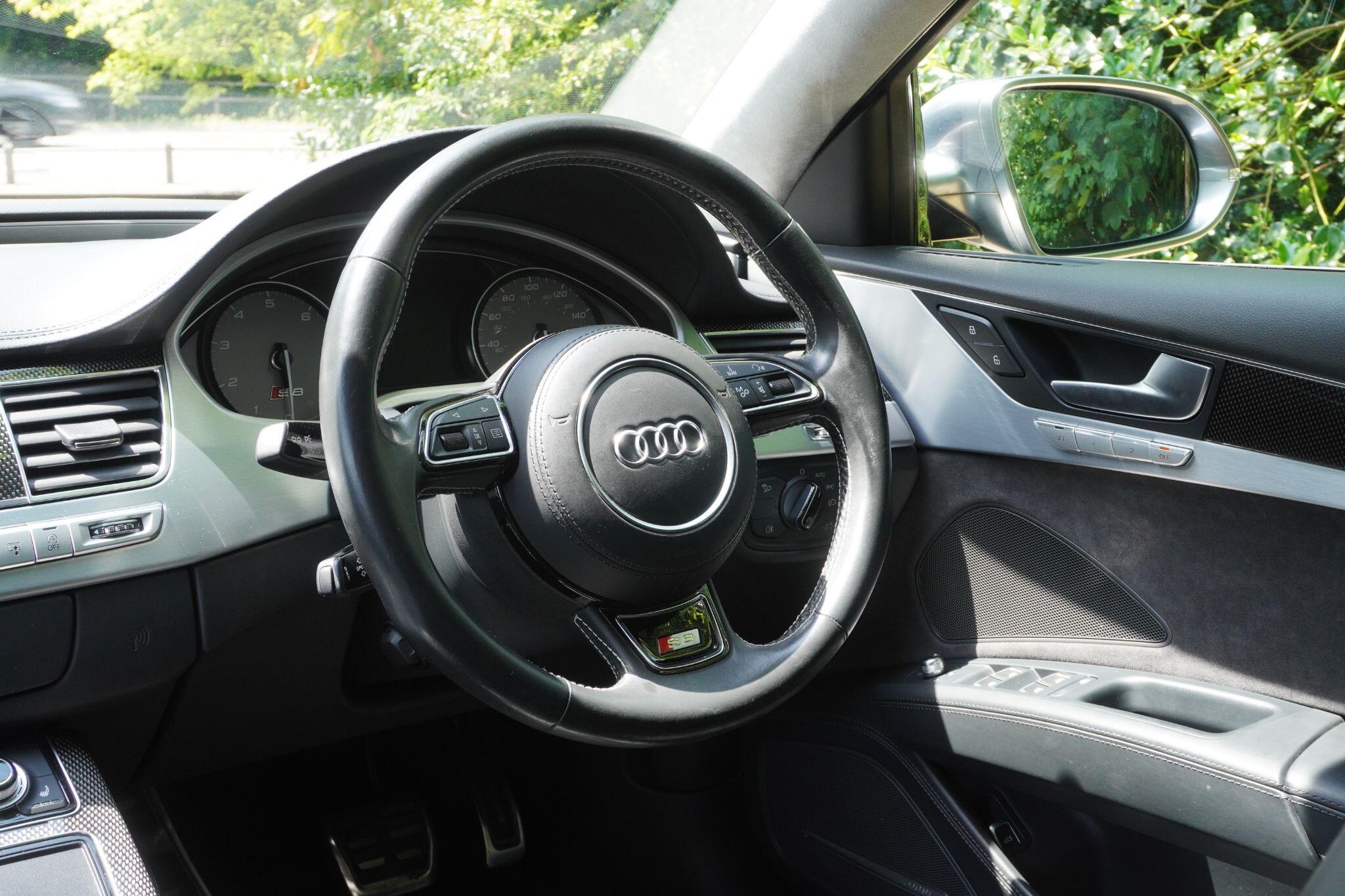 Audi S8 view 27
