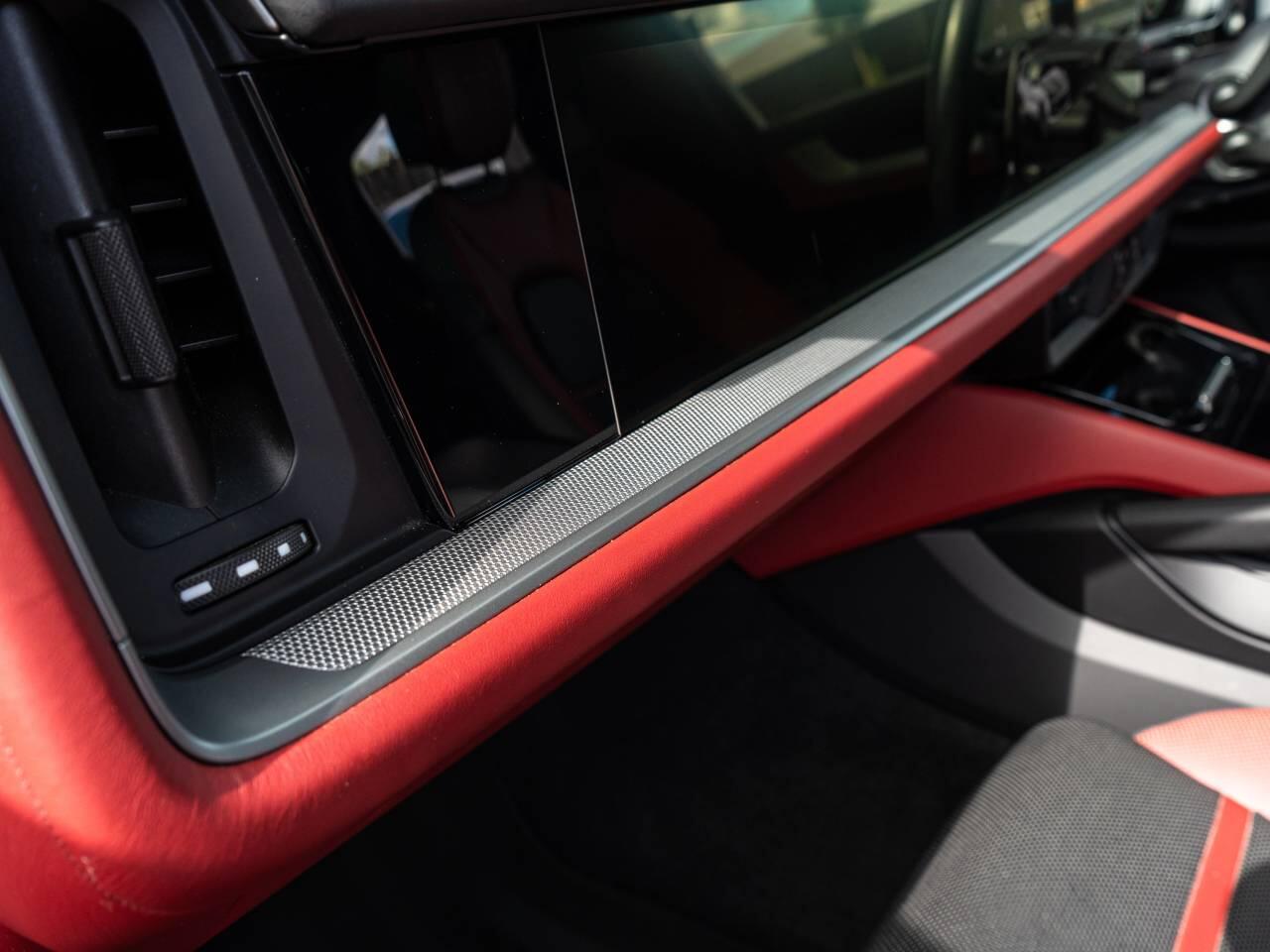 Porsche Cayenne view 41