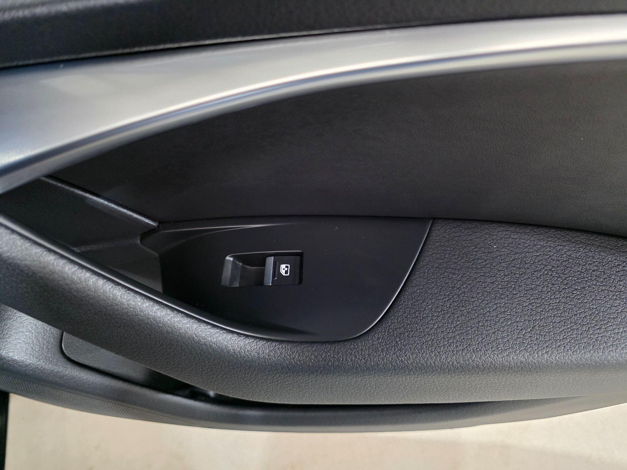 Audi A6 Saloon view 24