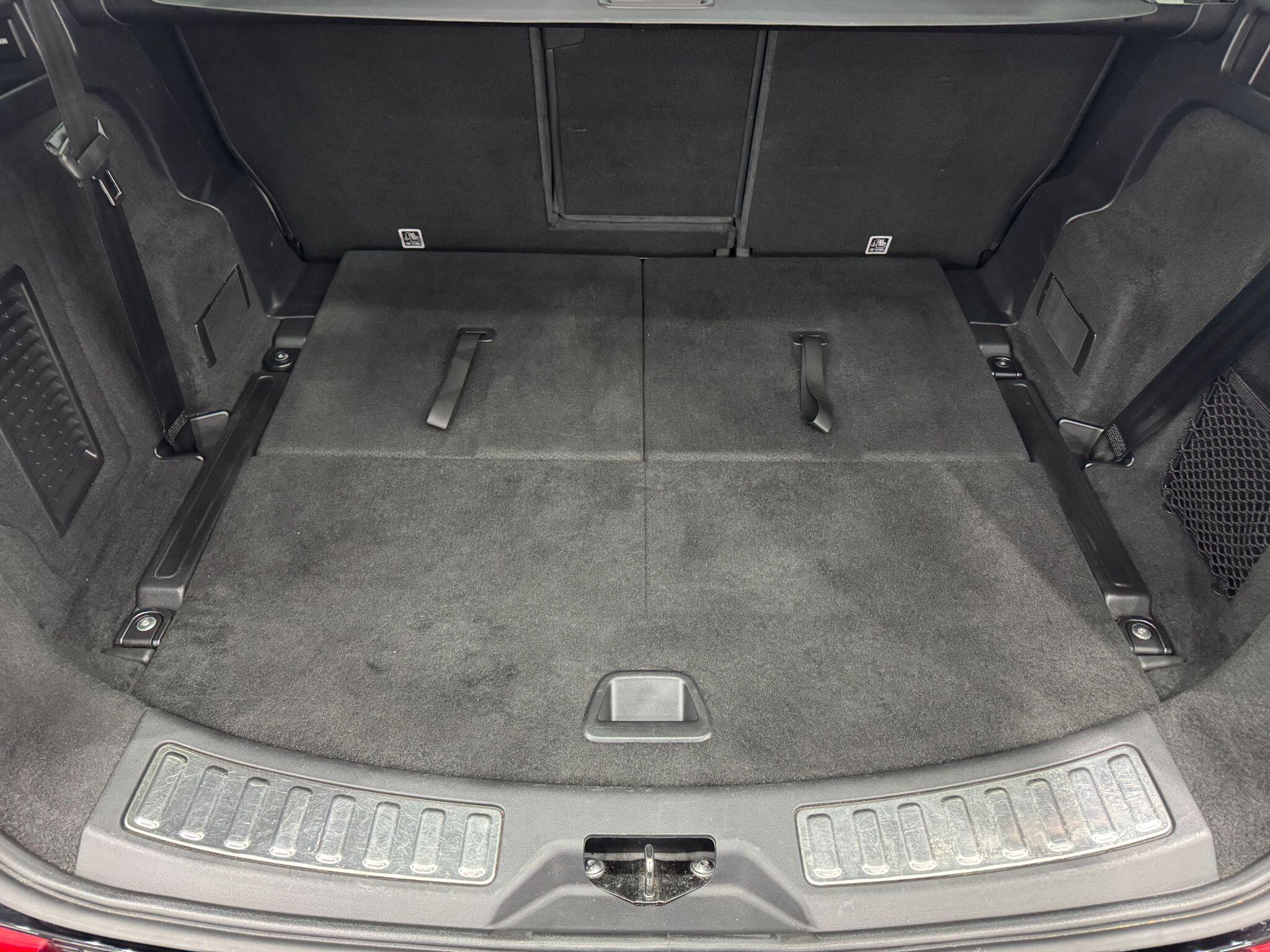 Land Rover Discovery Sport view 55