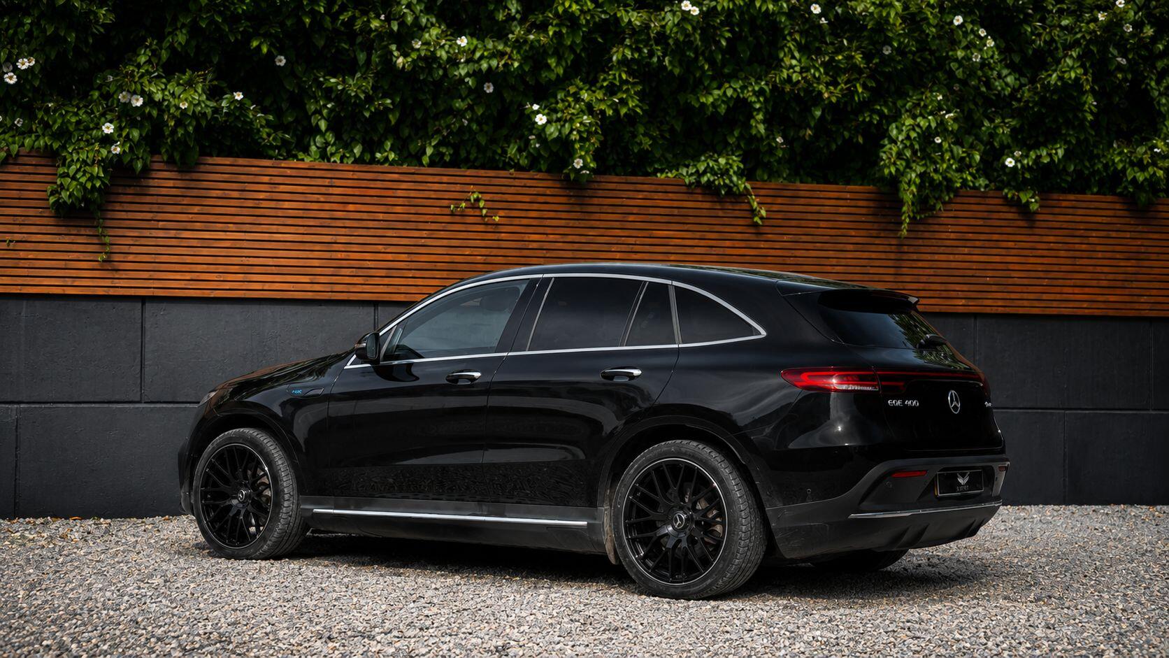 Mercedes-Benz EQC view 9