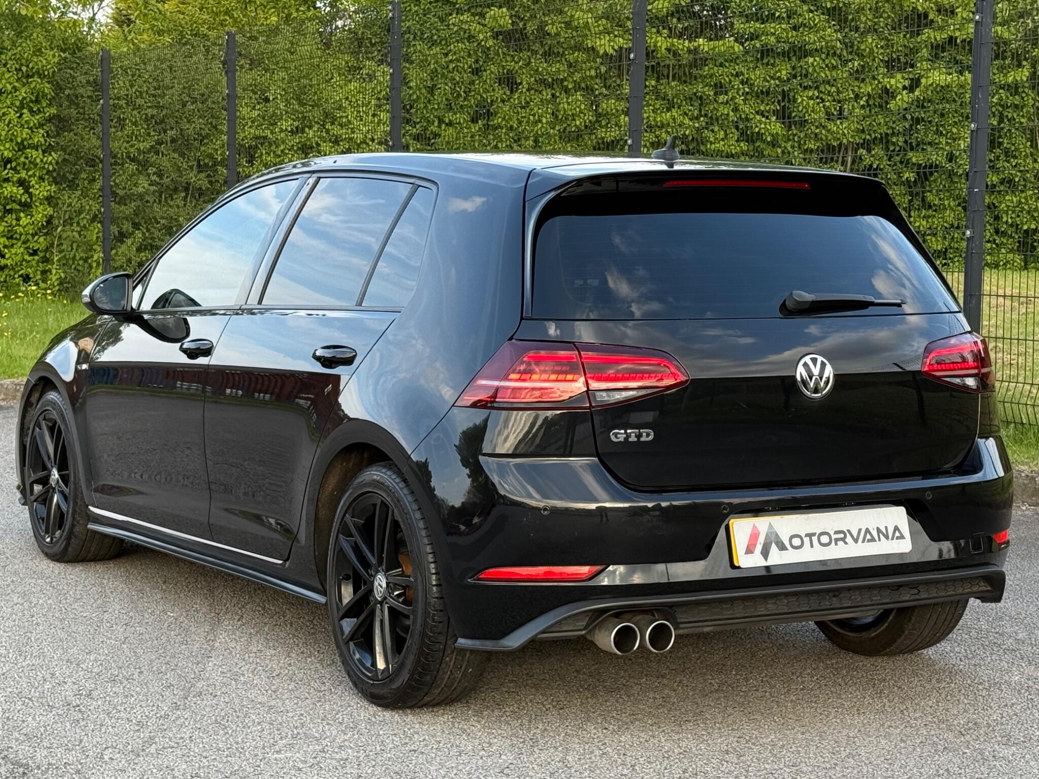 Volkswagen Golf view 4