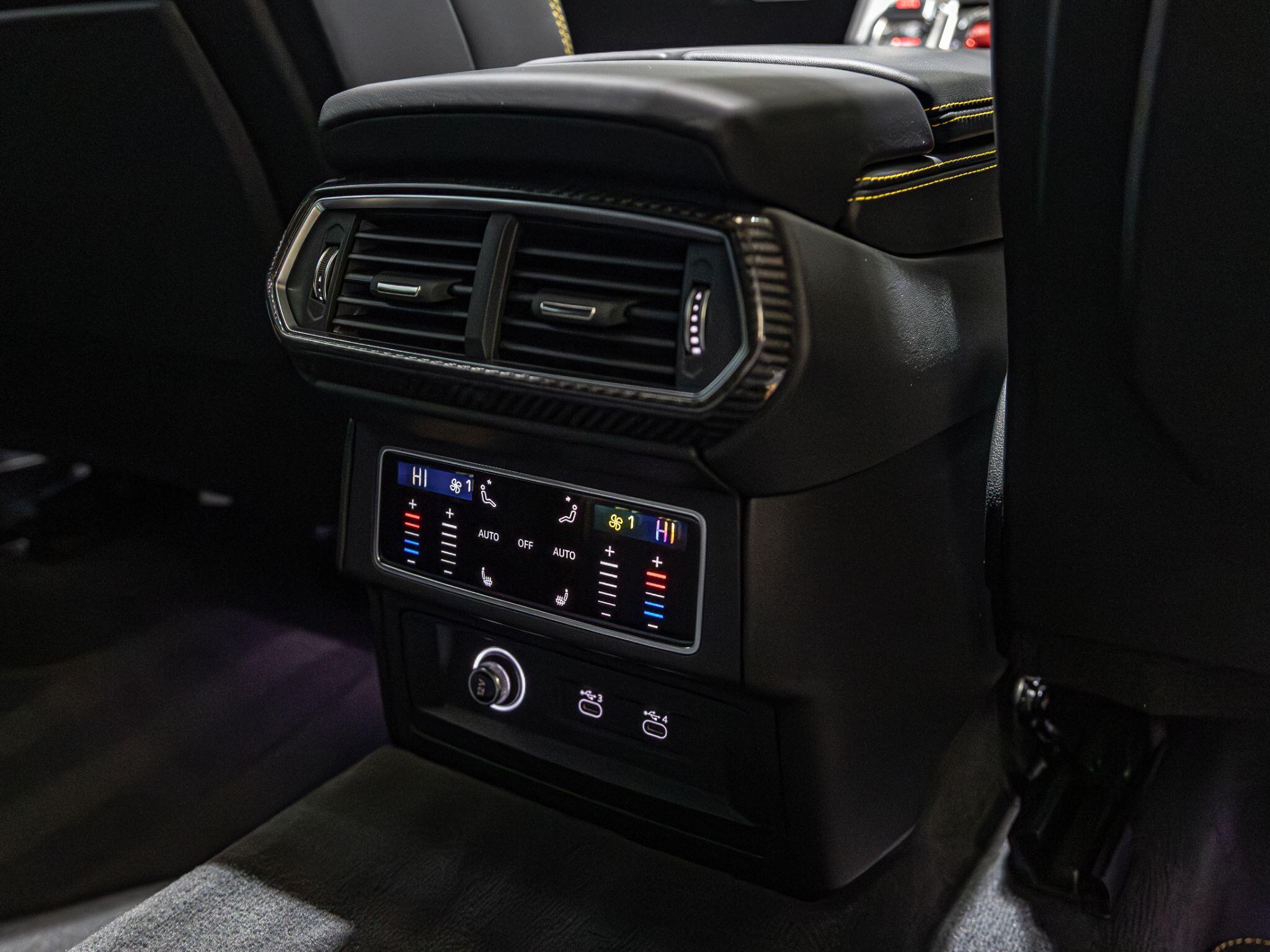 Lamborghini Urus view 33
