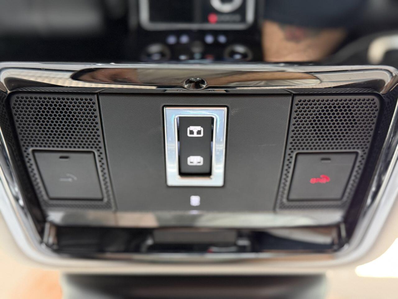 Land Rover Range Rover Velar view 39