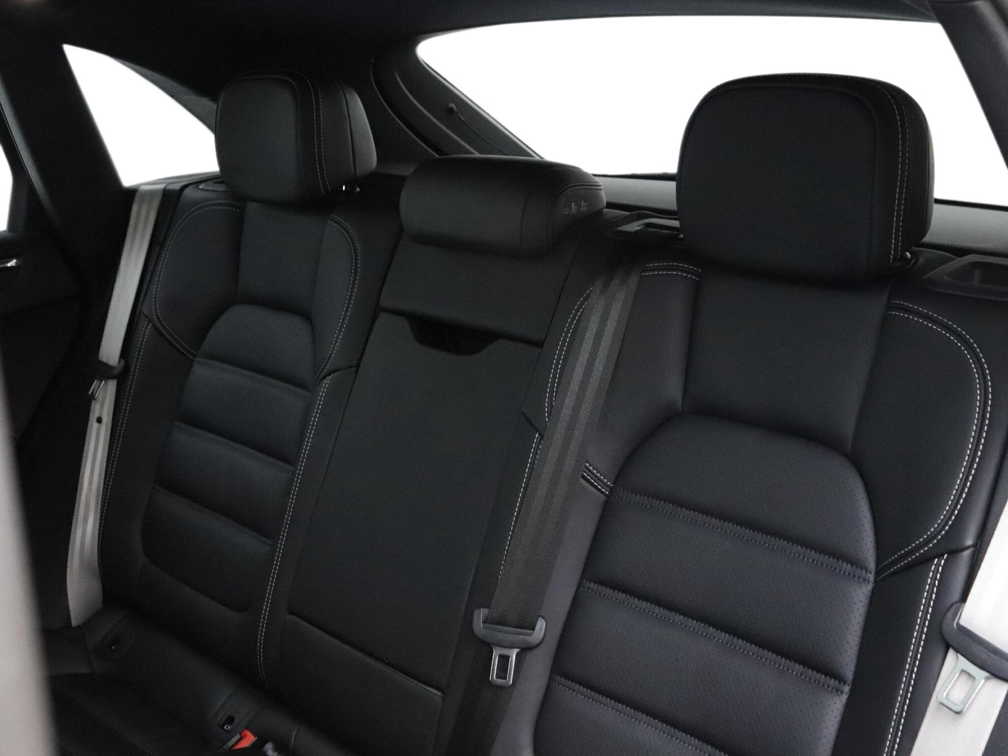 Porsche Macan view 18