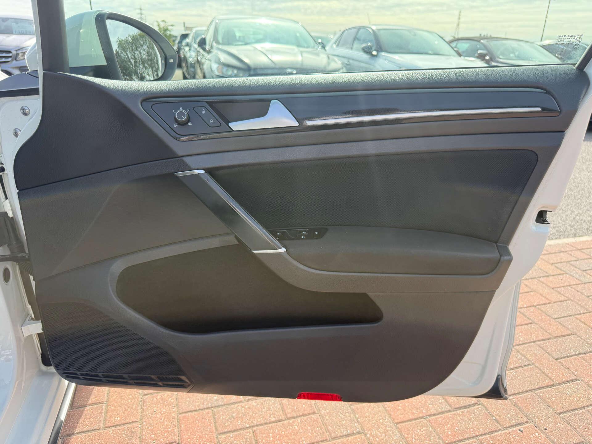 Volkswagen Golf view 39