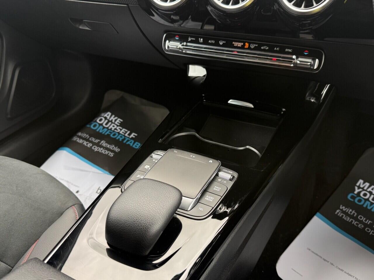 Mercedes-Benz Cla view 24