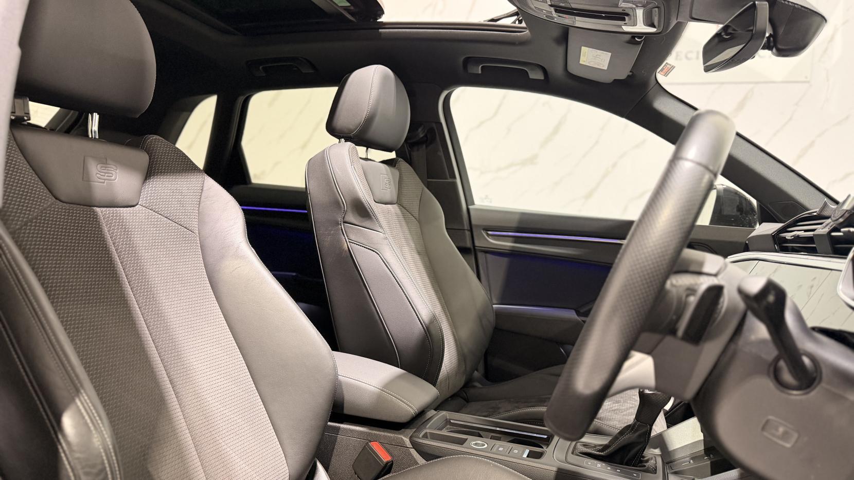 Audi Q3 view 3