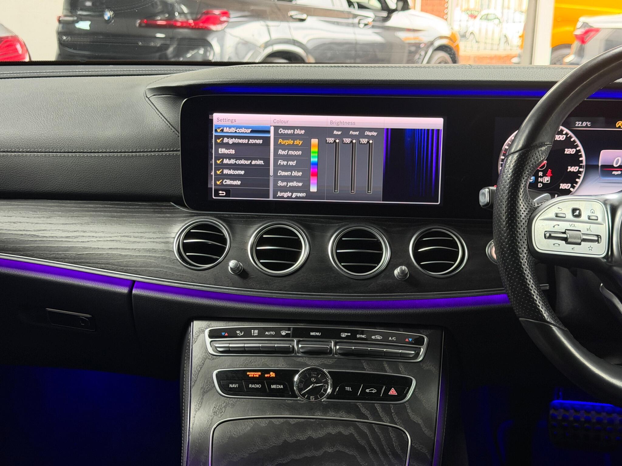 Mercedes-Benz E Class view 34