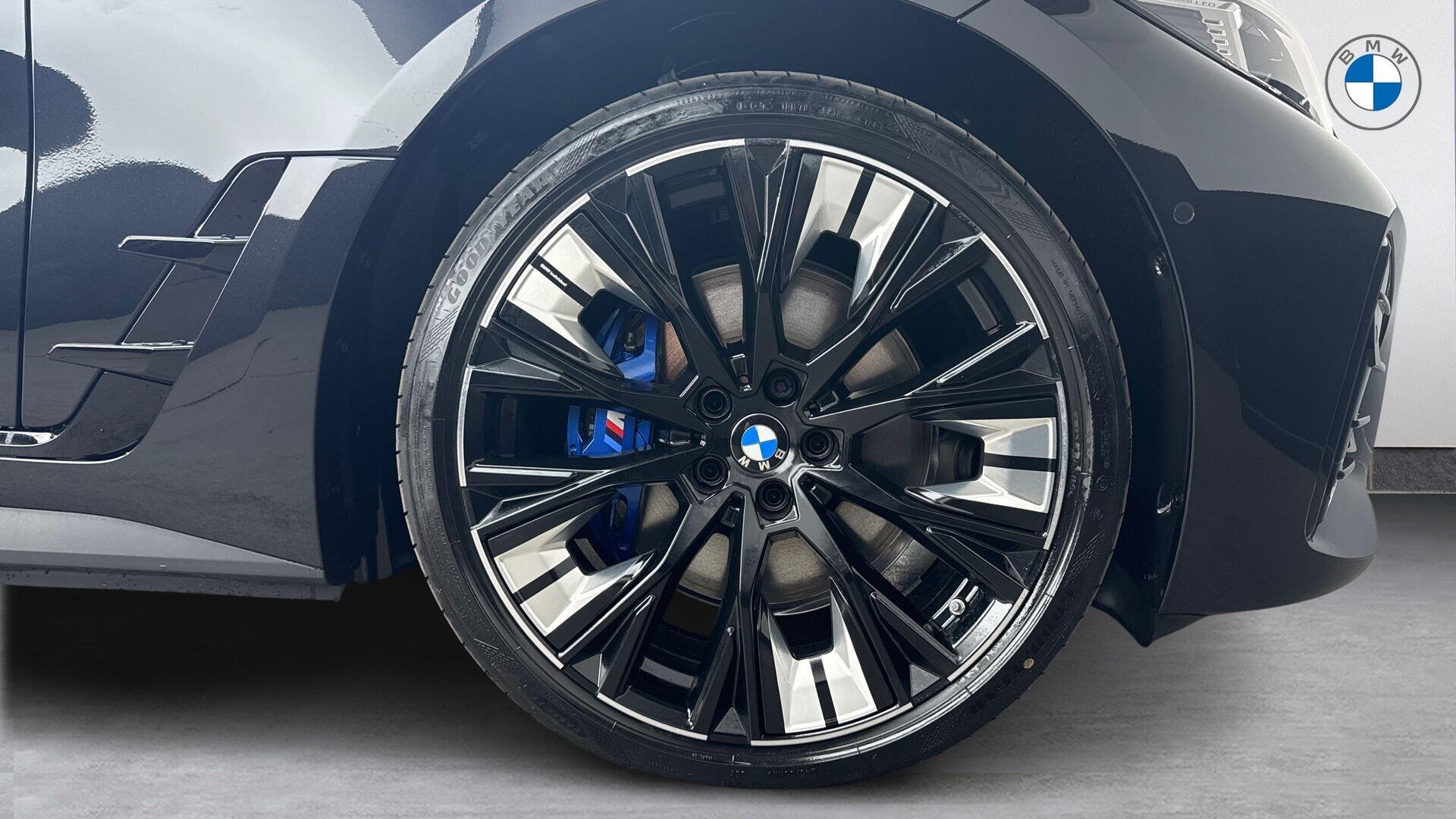 BMW i4 view 14