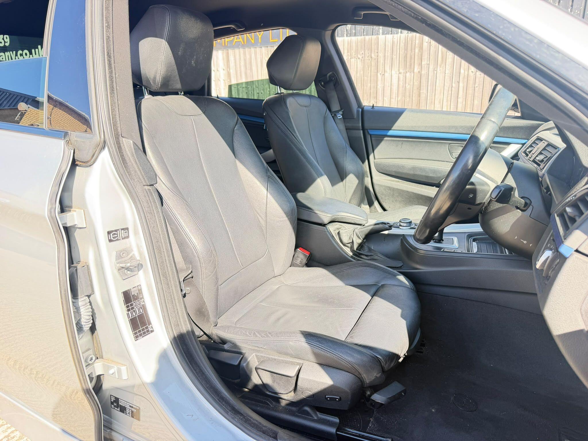 BMW 3 Series view 14